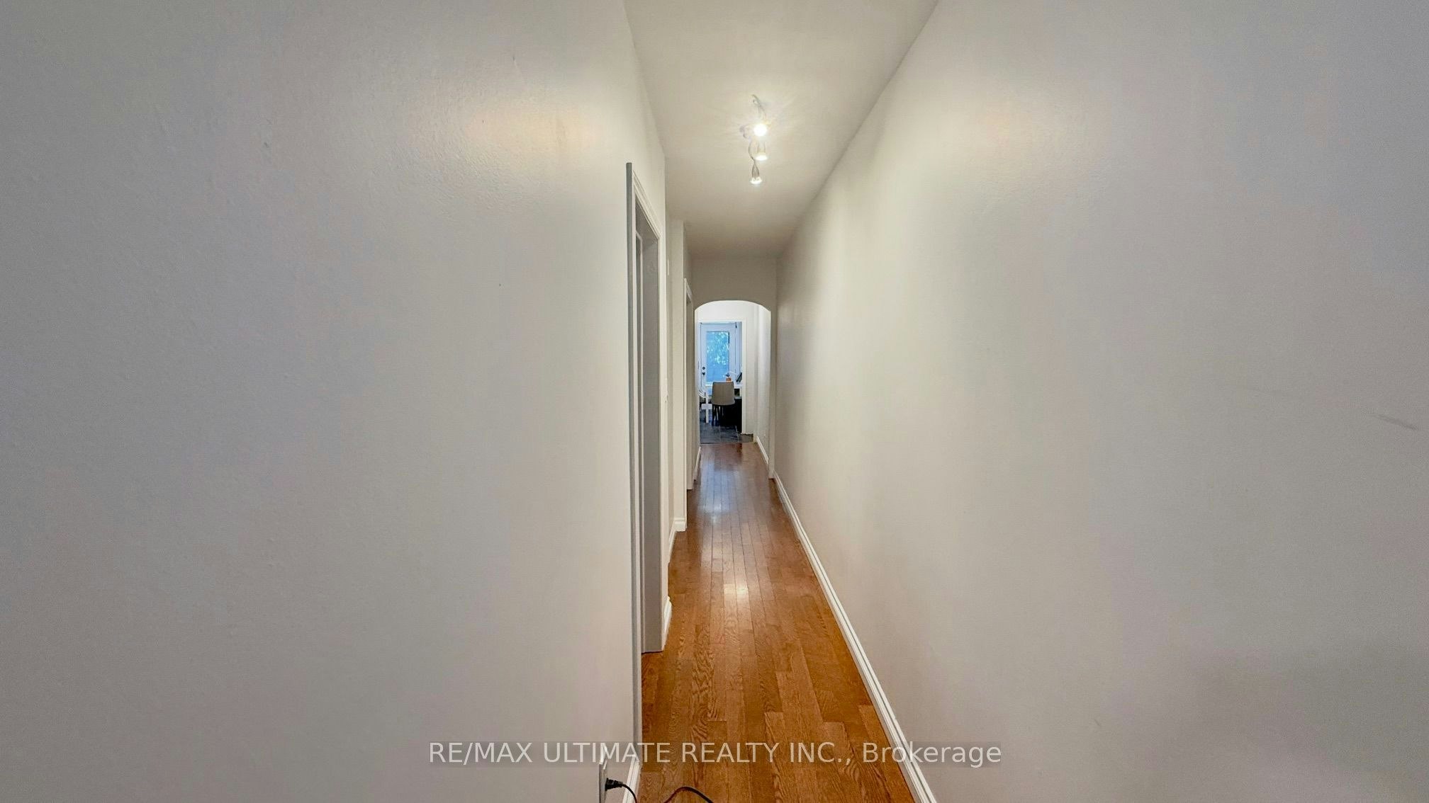 Main-13 Lanark Avenue, Toronto, ON, M6C 2B2 - 4