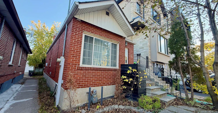 Main-13 Lanark Avenue, Toronto, ON, M6C 2B2