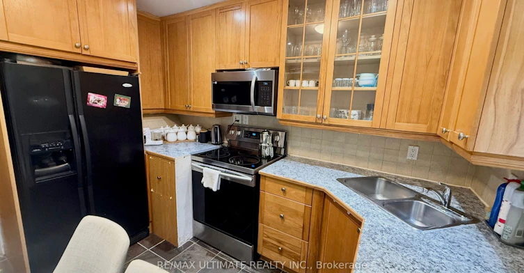 Main-13 Lanark Avenue, Toronto, ON, M6C 2B2 - 11