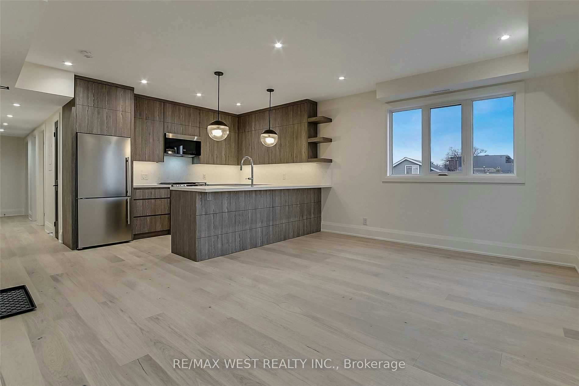 3rd-201 Cedric Avenue, Toronto, ON, M6C 3X7 - 2