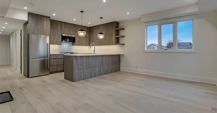 3rd-201 Cedric Avenue, Toronto, ON, M6C 3X7 - 2