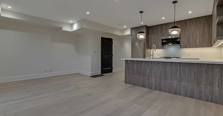 3rd-201 Cedric Avenue, Toronto, ON, M6C 3X7 - 3
