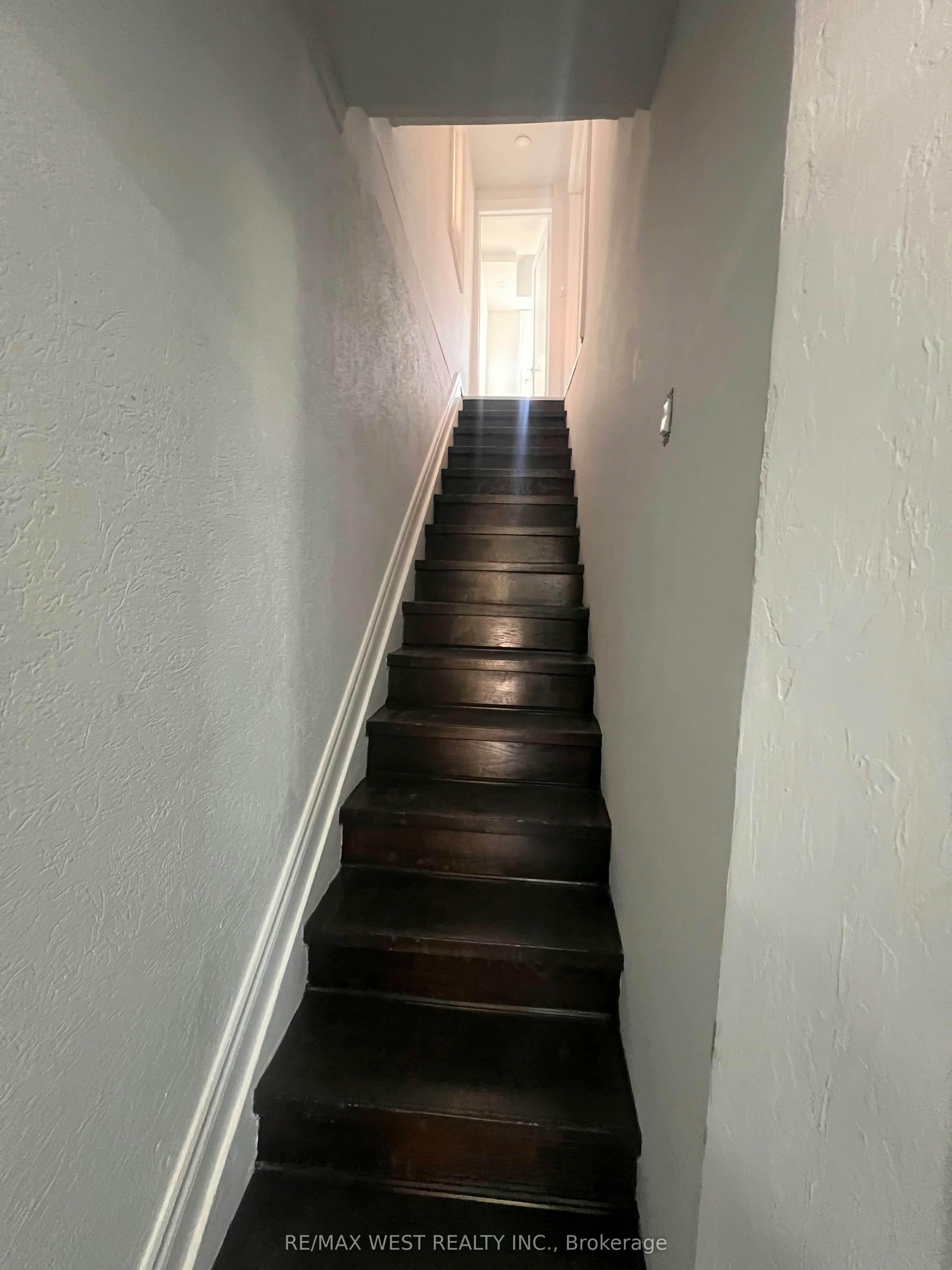 Upper-181 Cedric Avenue, Toronto, ON, M6C 3X7 - 2