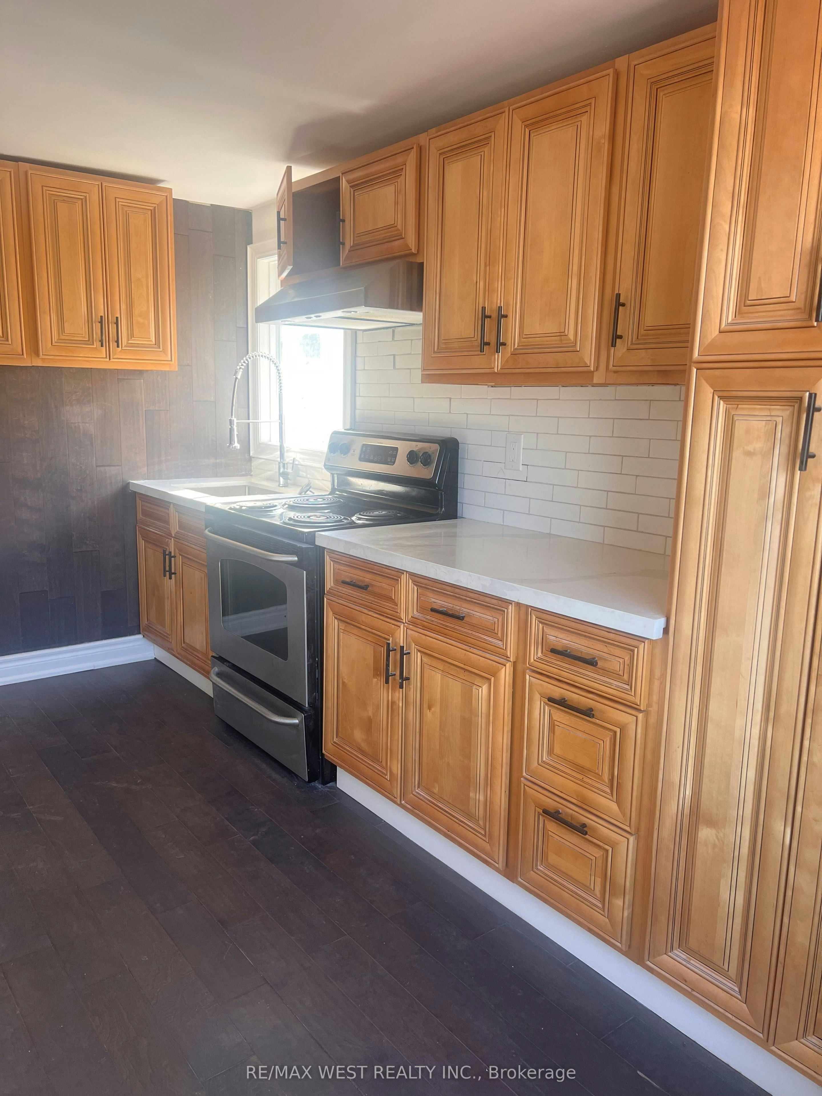 Upper-181 Cedric Avenue, Toronto, ON, M6C 3X7 - 4