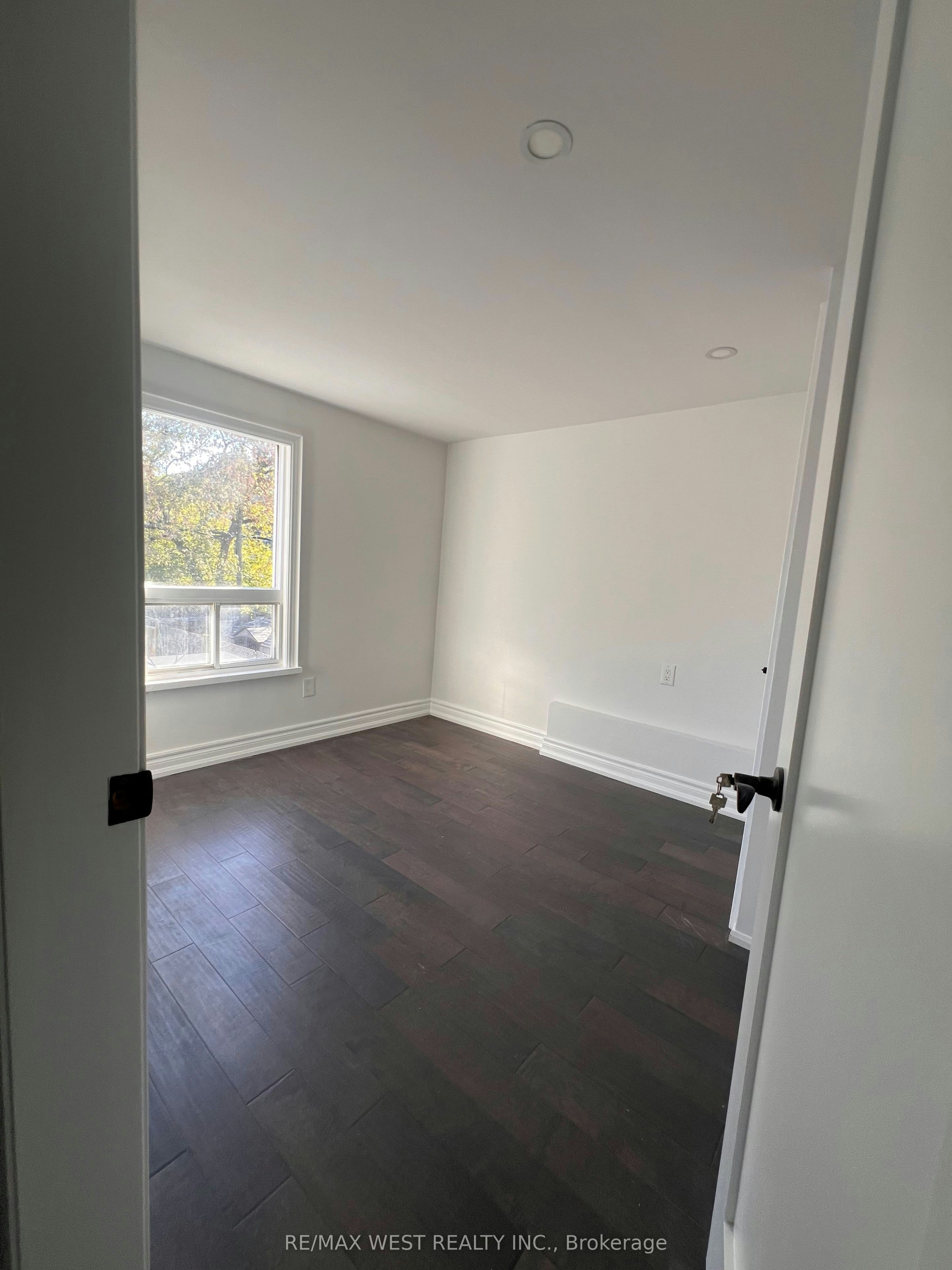 Upper-181 Cedric Avenue, Toronto, ON, M6C 3X7 - 5