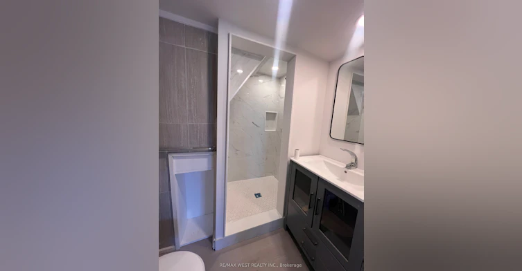 Upper-181 Cedric Avenue, Toronto, ON, M6C 3X7 - 9
