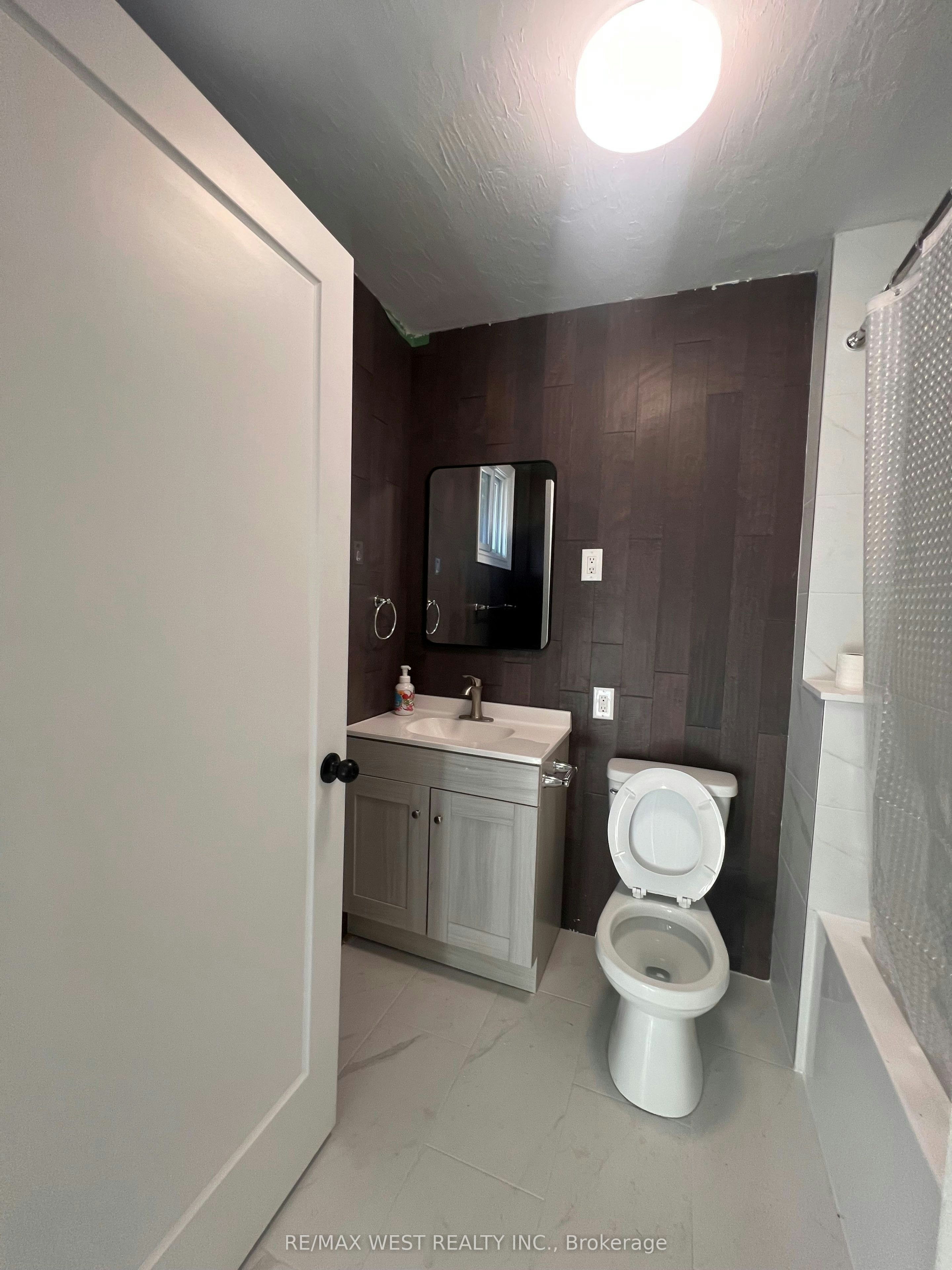 Main-181 Cedric Avenue, Toronto, ON, M6C 3X7 - 9
