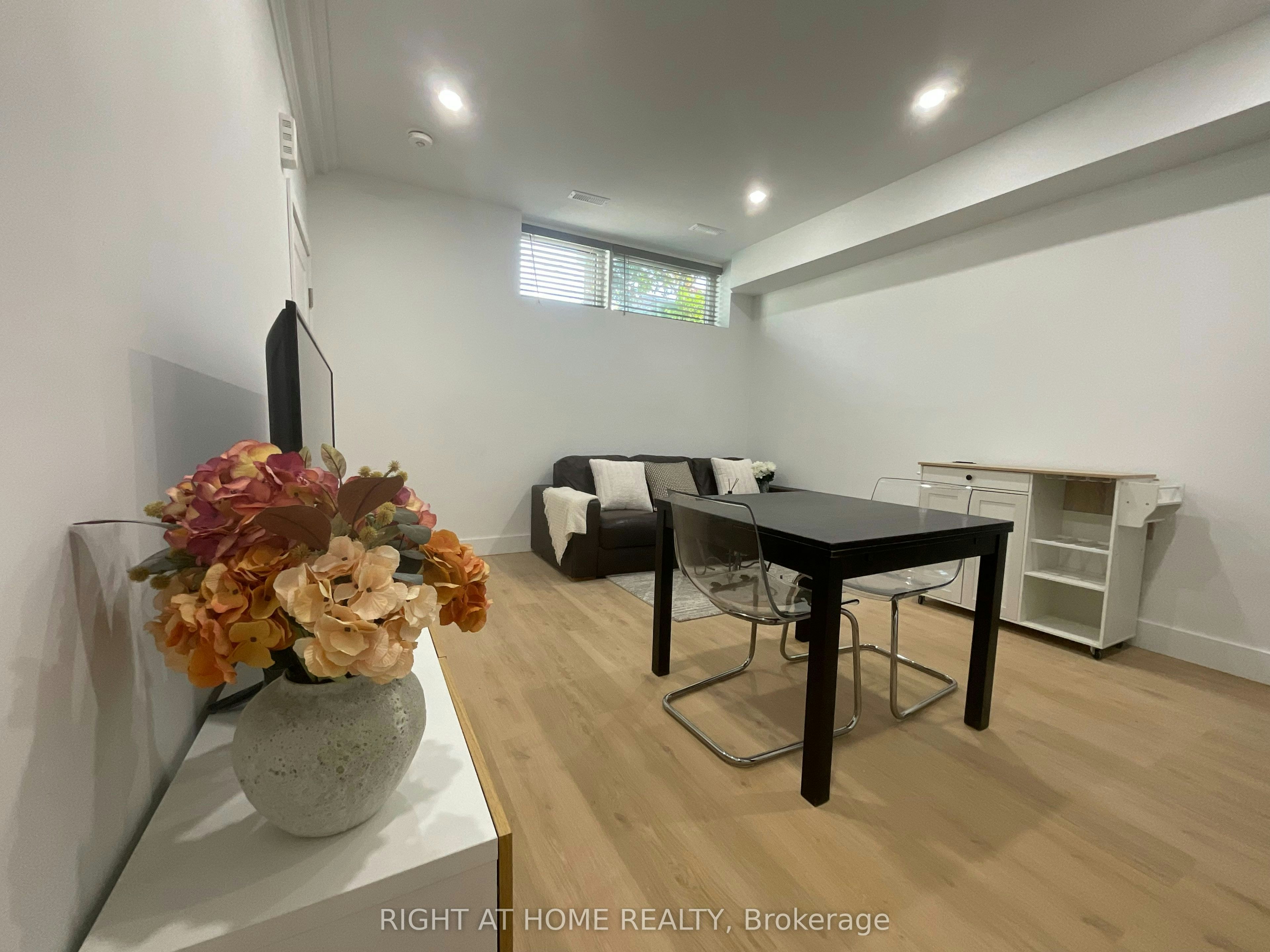 674 Manning Avenue, Toronto, ON, M6G 2W4 - 17
