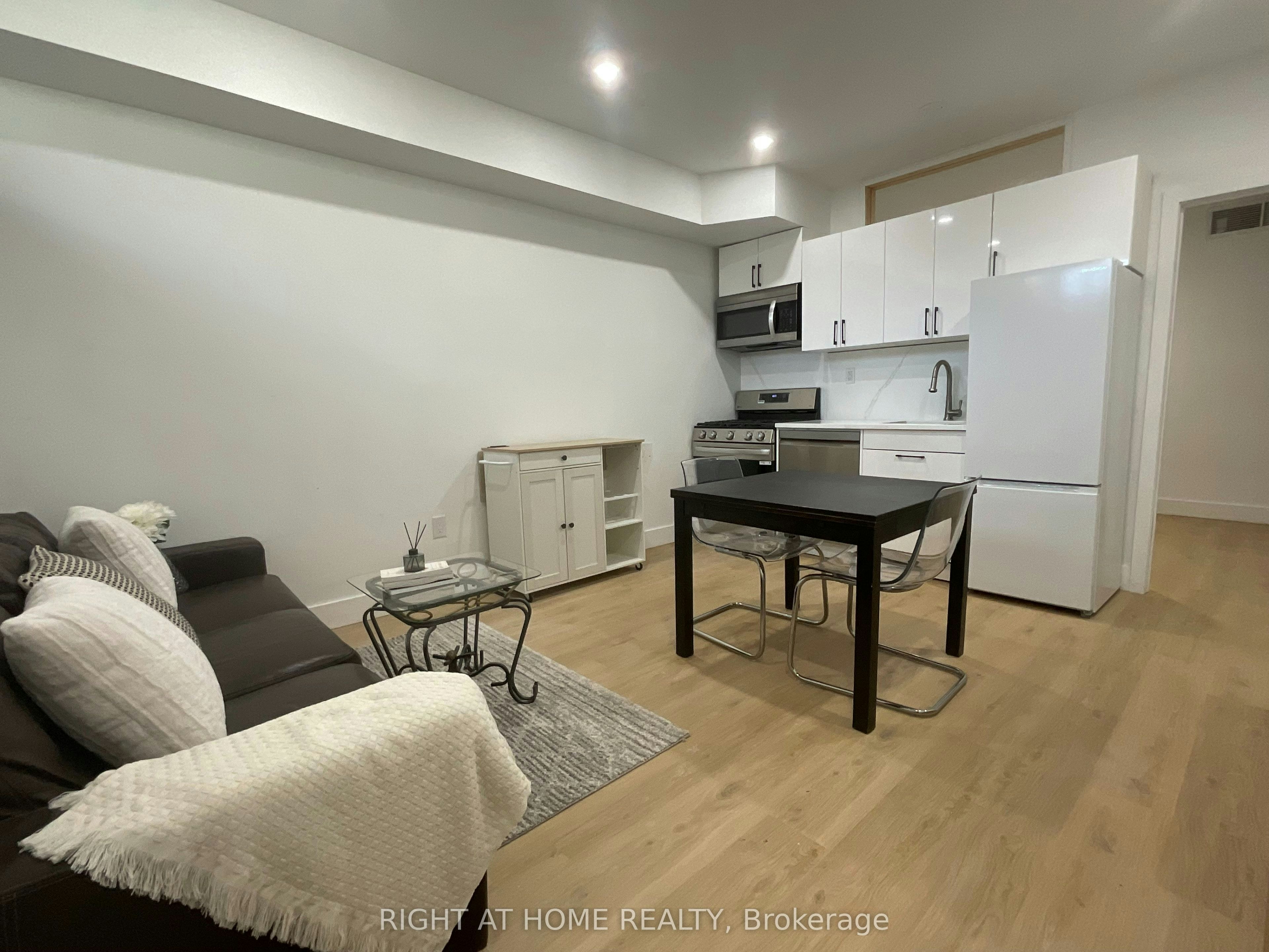 674 Manning Avenue, Toronto, ON, M6G 2W4 - 11