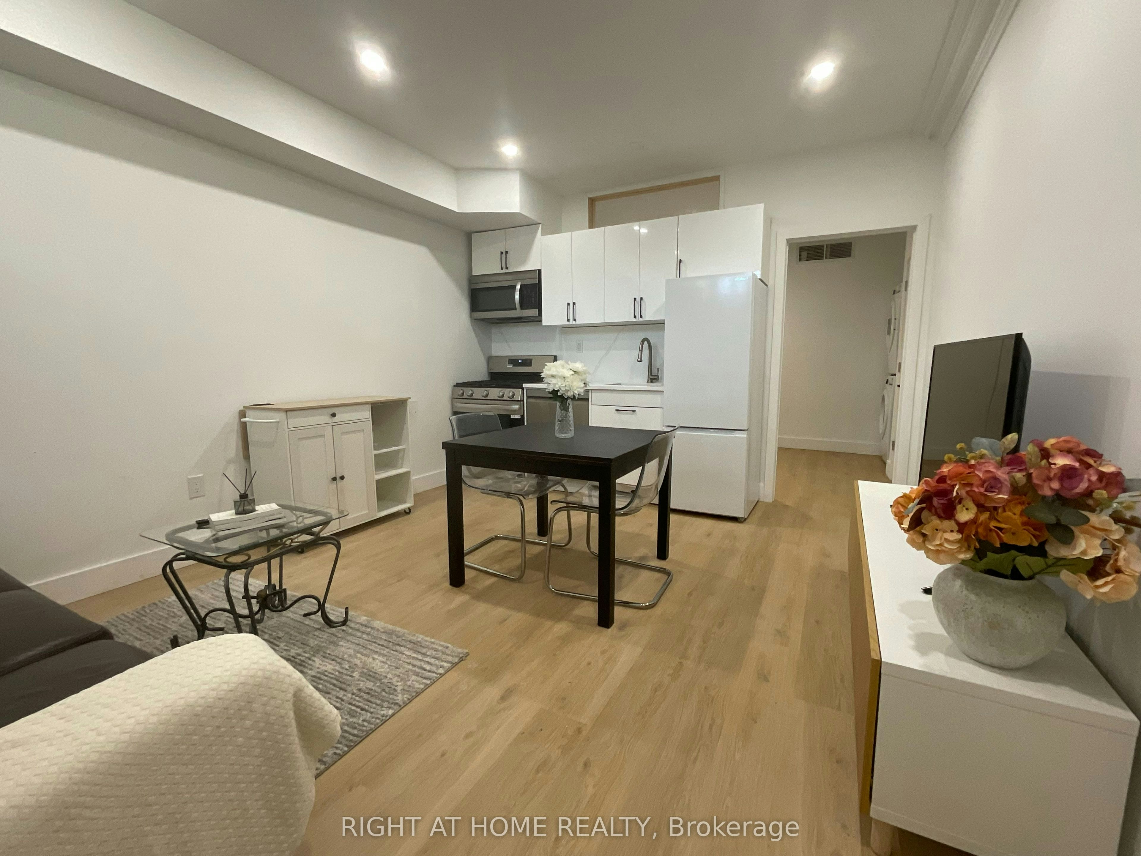 674 Manning Avenue, Toronto, ON, M6G 2W4 - 14