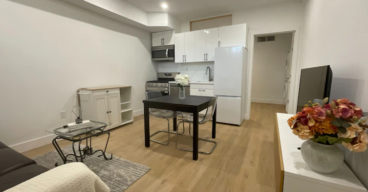 674 Manning Avenue, Toronto, ON, M6G 2W4 - 14