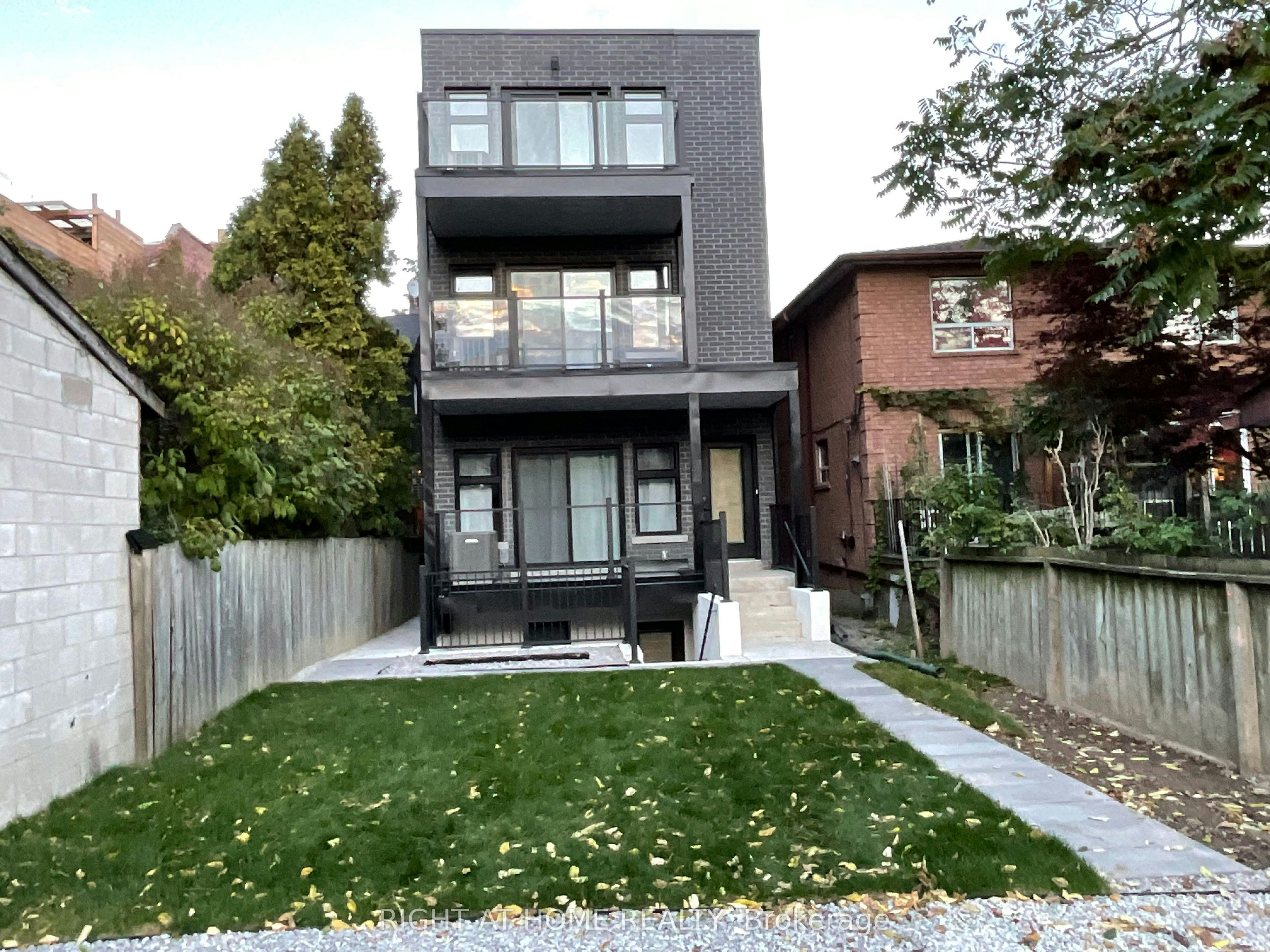 674 Manning Avenue, Toronto, ON, M6G 2W4 - 21
