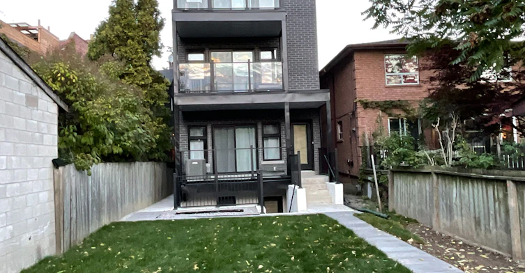 674 Manning Avenue, Toronto, ON, M6G 2W4 - 21