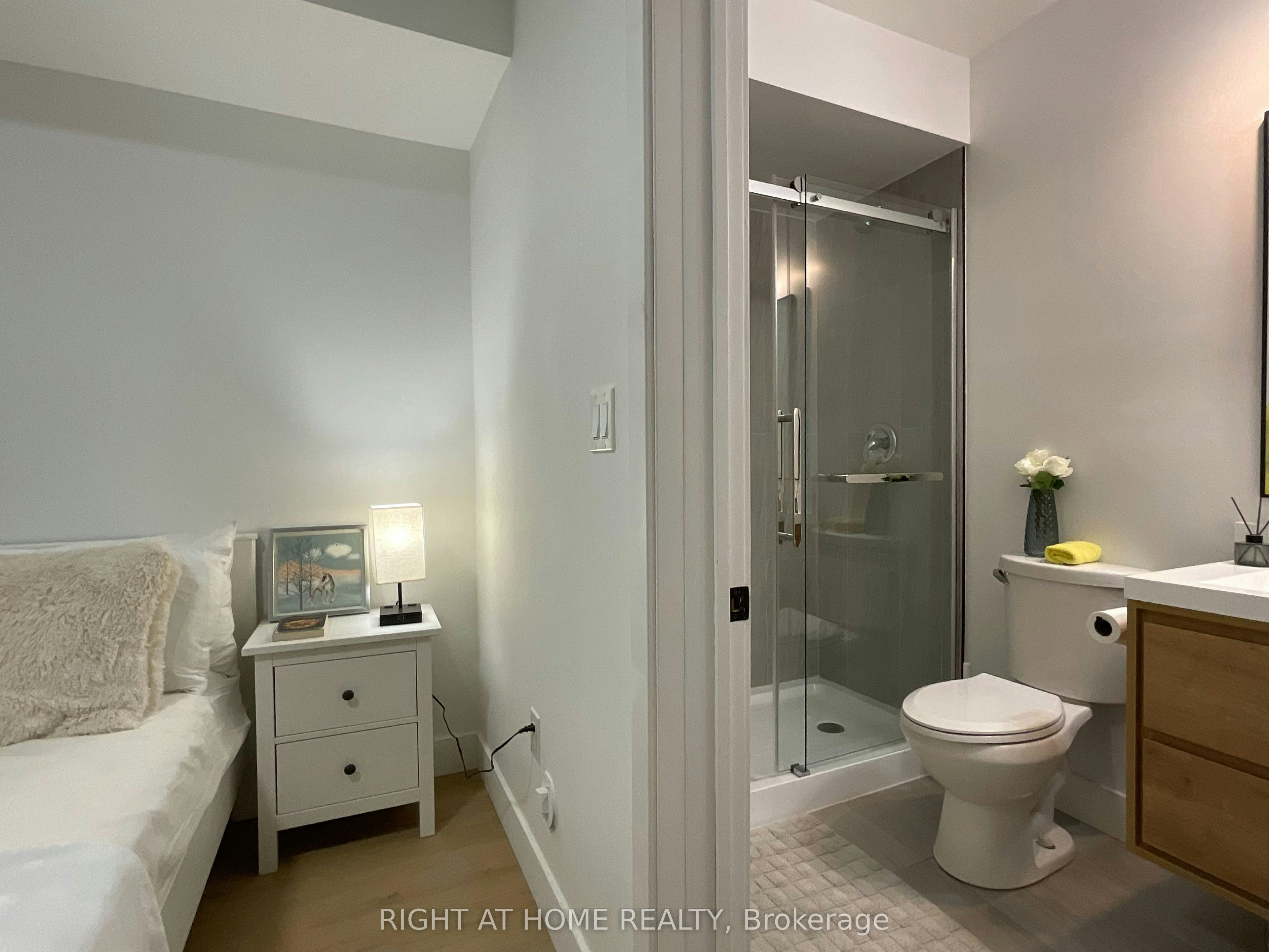 674 Manning Avenue, Toronto, ON, M6G 2W4 - 7