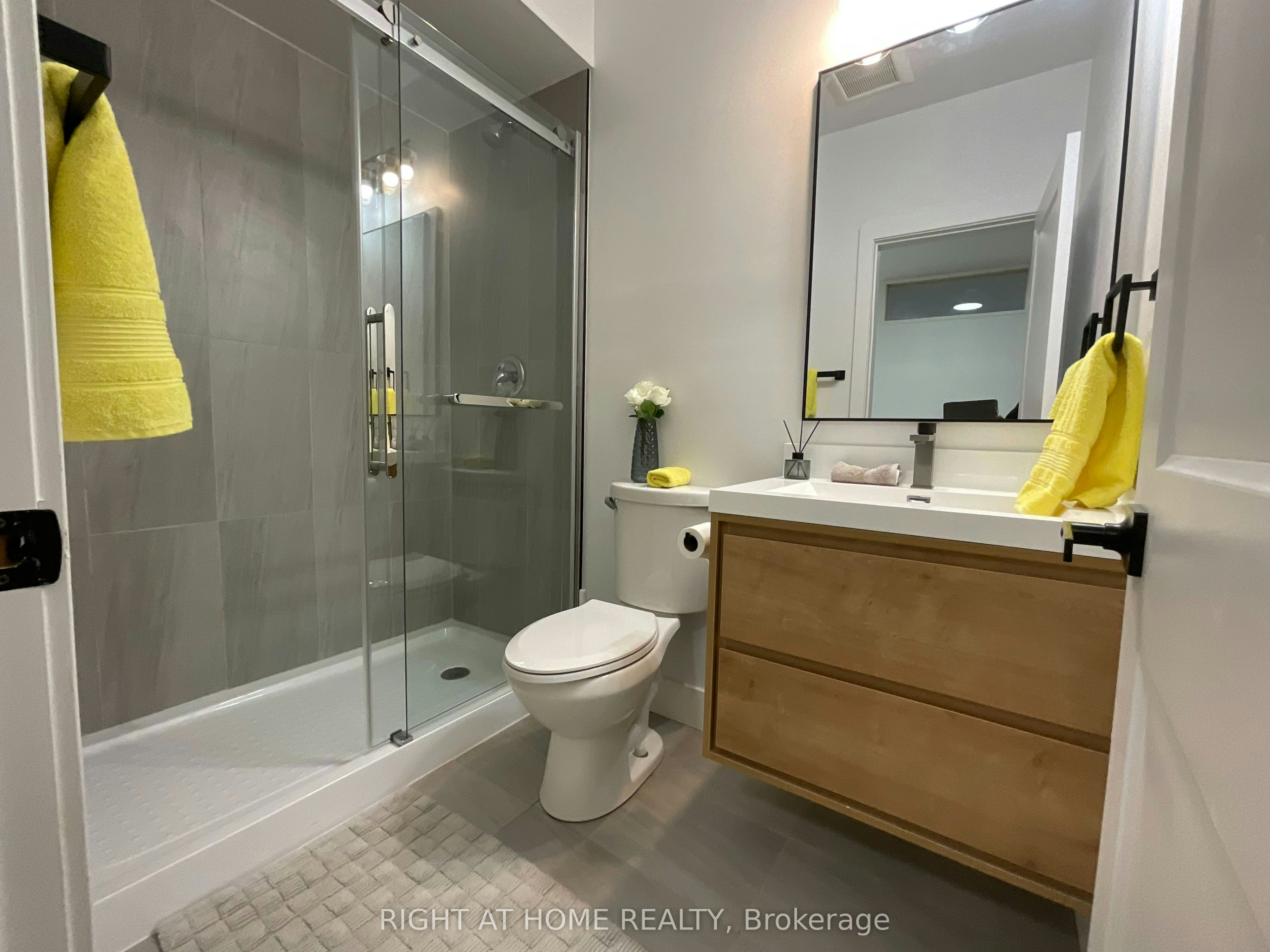674 Manning Avenue, Toronto, ON, M6G 2W4 - 4