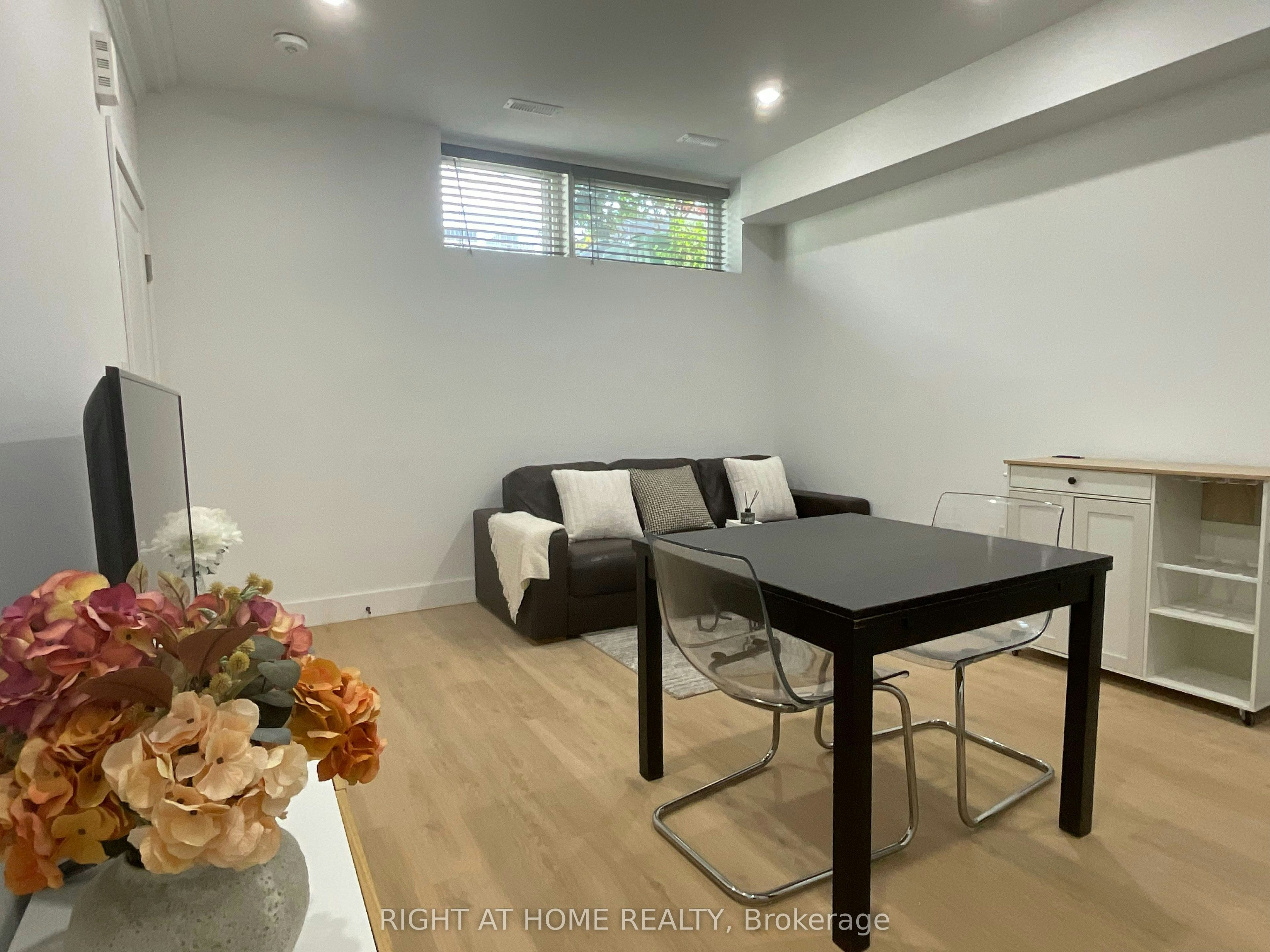 674 Manning Avenue, Toronto, ON, M6G 2W4 - 13