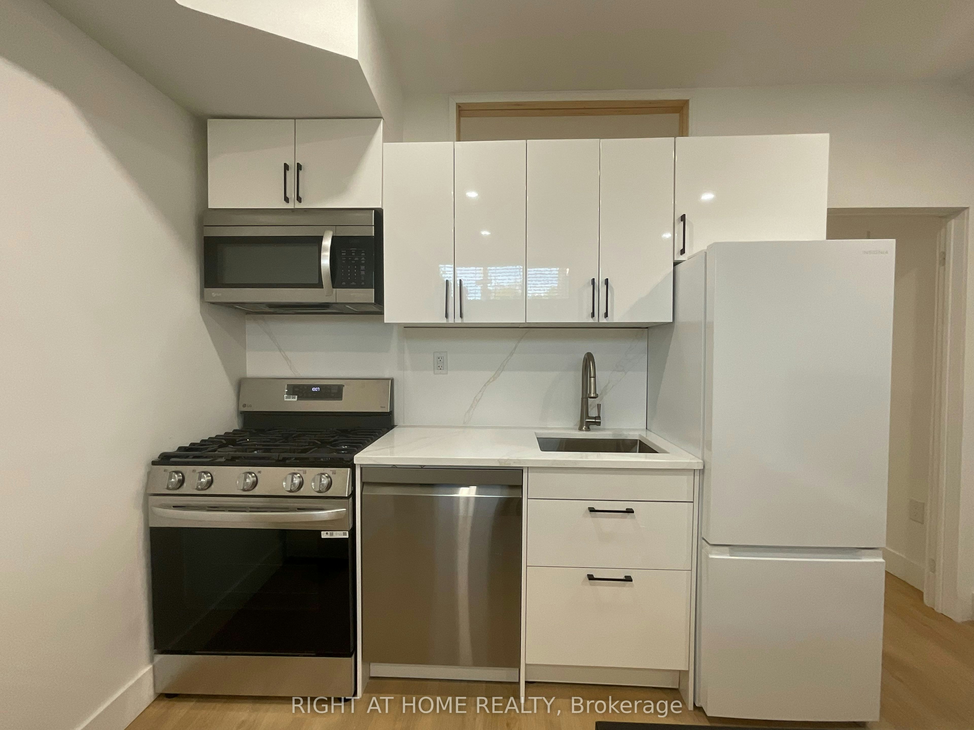 674 Manning Avenue, Toronto, ON, M6G 2W4 - 10
