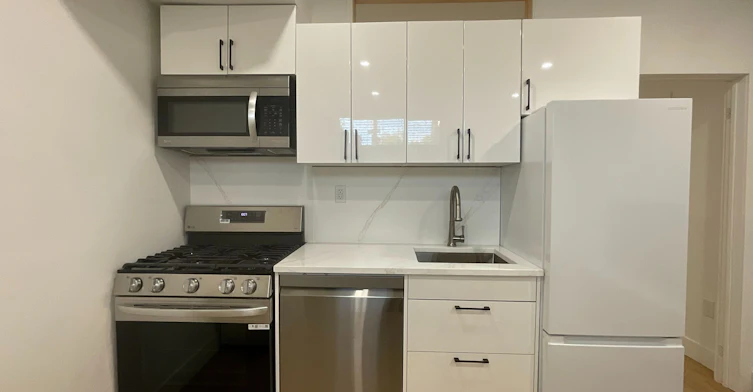 674 Manning Avenue, Toronto, ON, M6G 2W4 - 10
