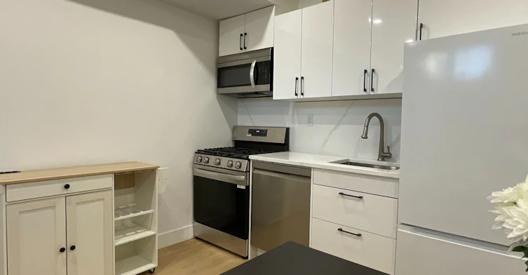 674 Manning Avenue, Toronto, ON, M6G 2W4 - 9
