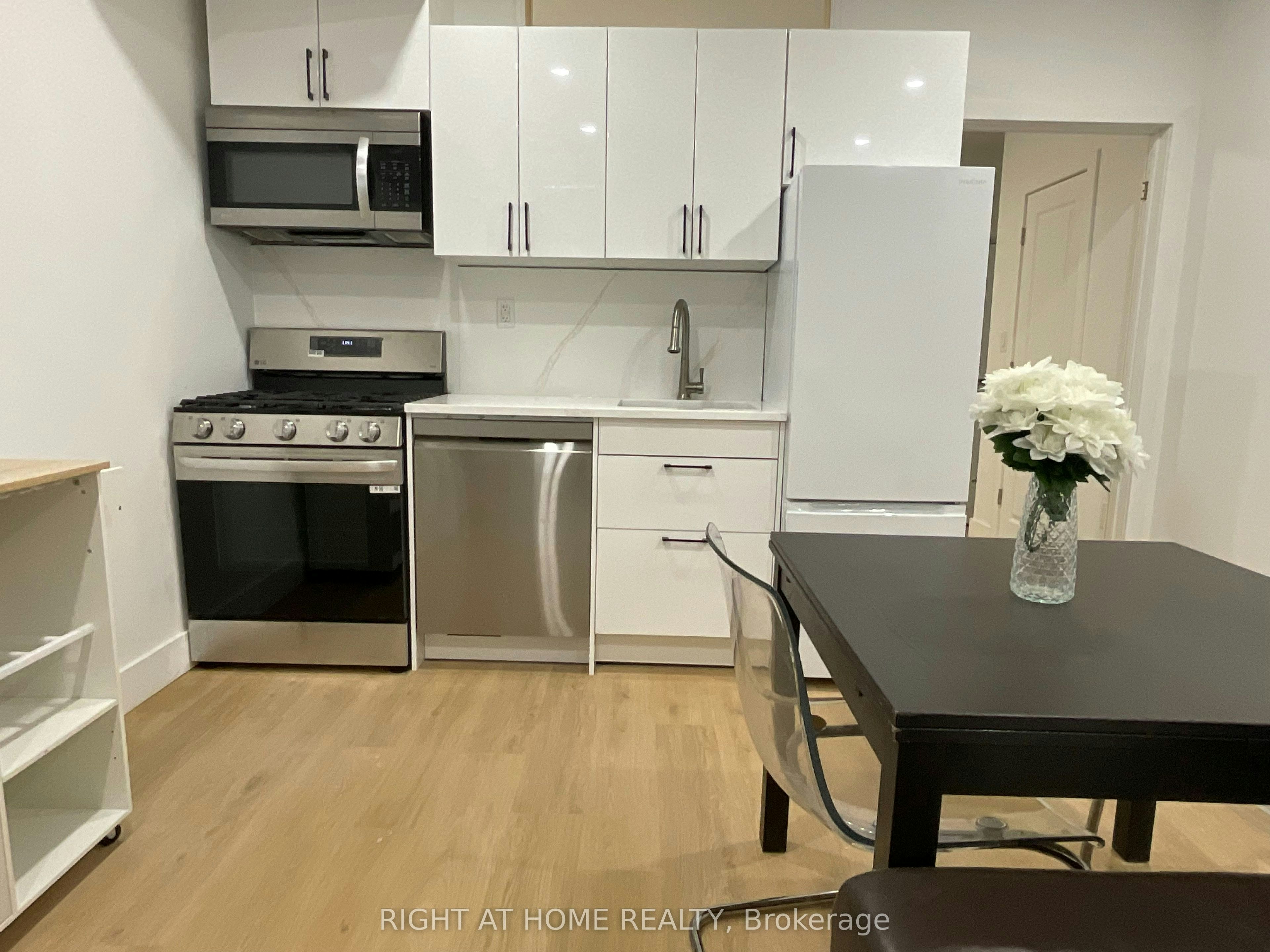 674 Manning Avenue, Toronto, ON, M6G 2W4 - 8