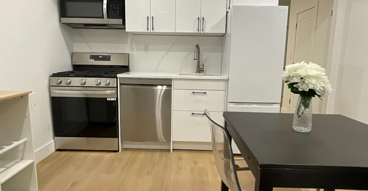 674 Manning Avenue, Toronto, ON, M6G 2W4 - 8