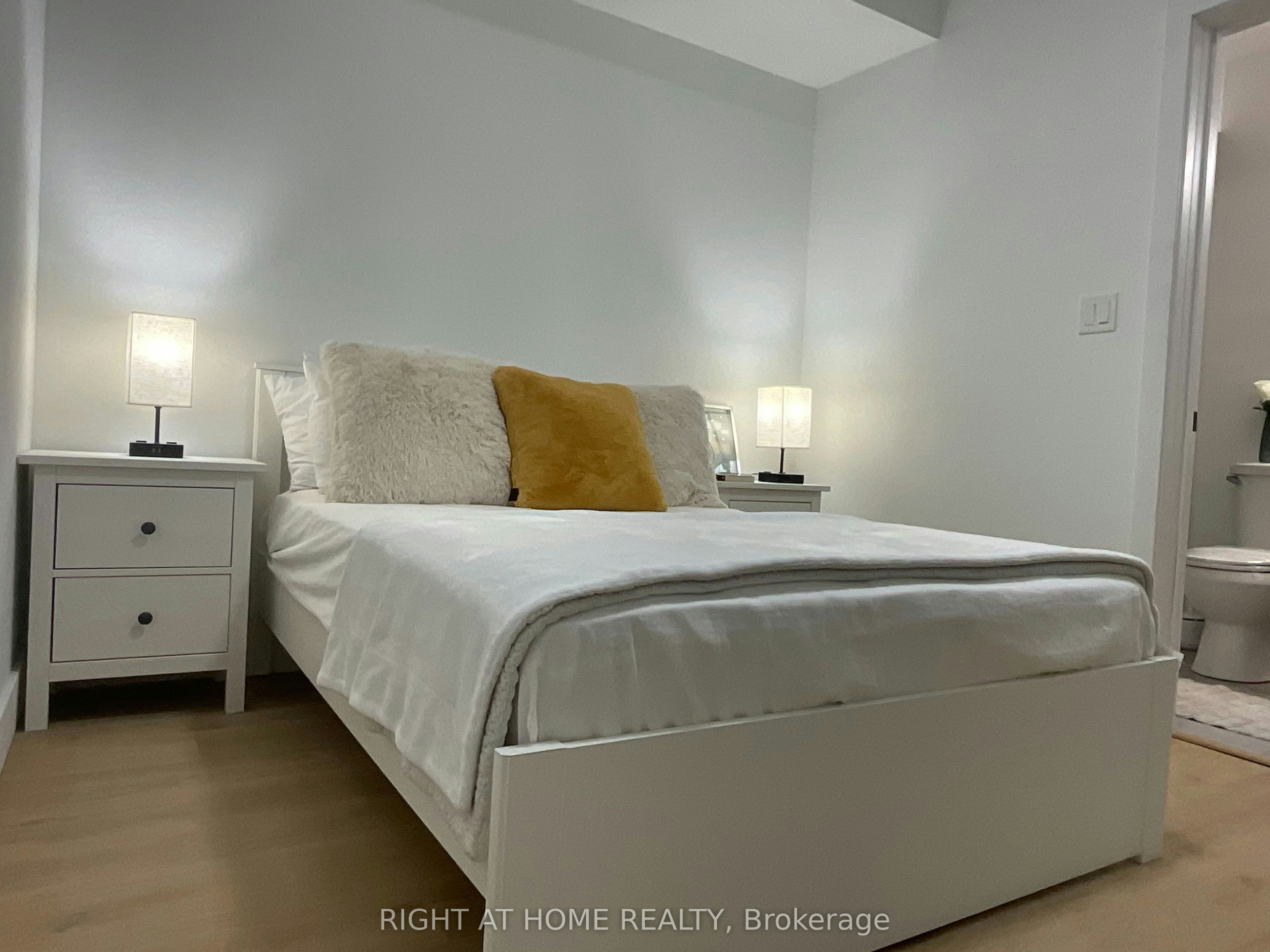 674 Manning Avenue, Toronto, ON, M6G 2W4 - 3