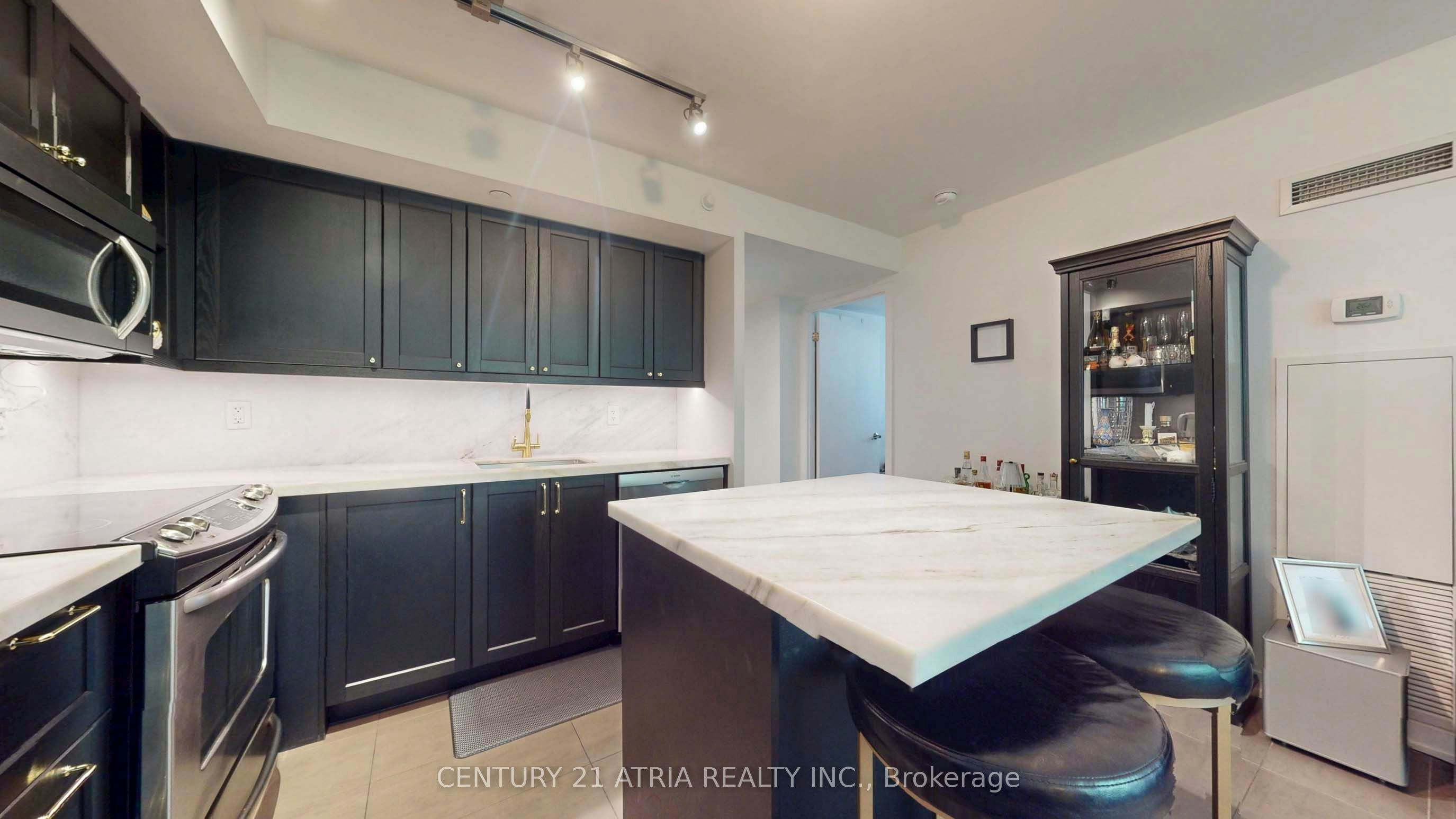 211-170 Fort York Boulevard, Toronto, ON, M5V 0E6 - 12