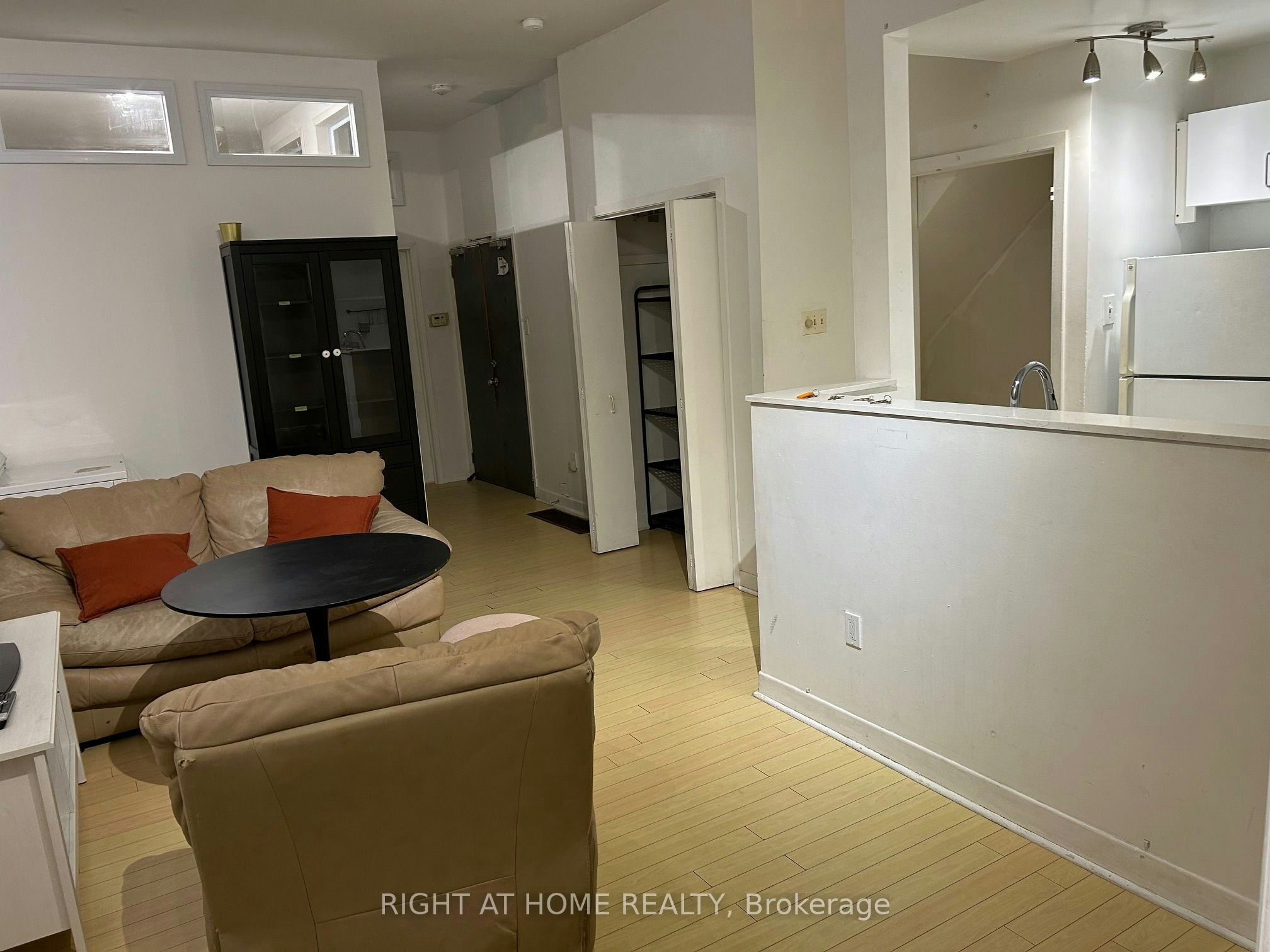 B-210 Mccaul Street, Toronto, ON, M5T 1W5 - 3