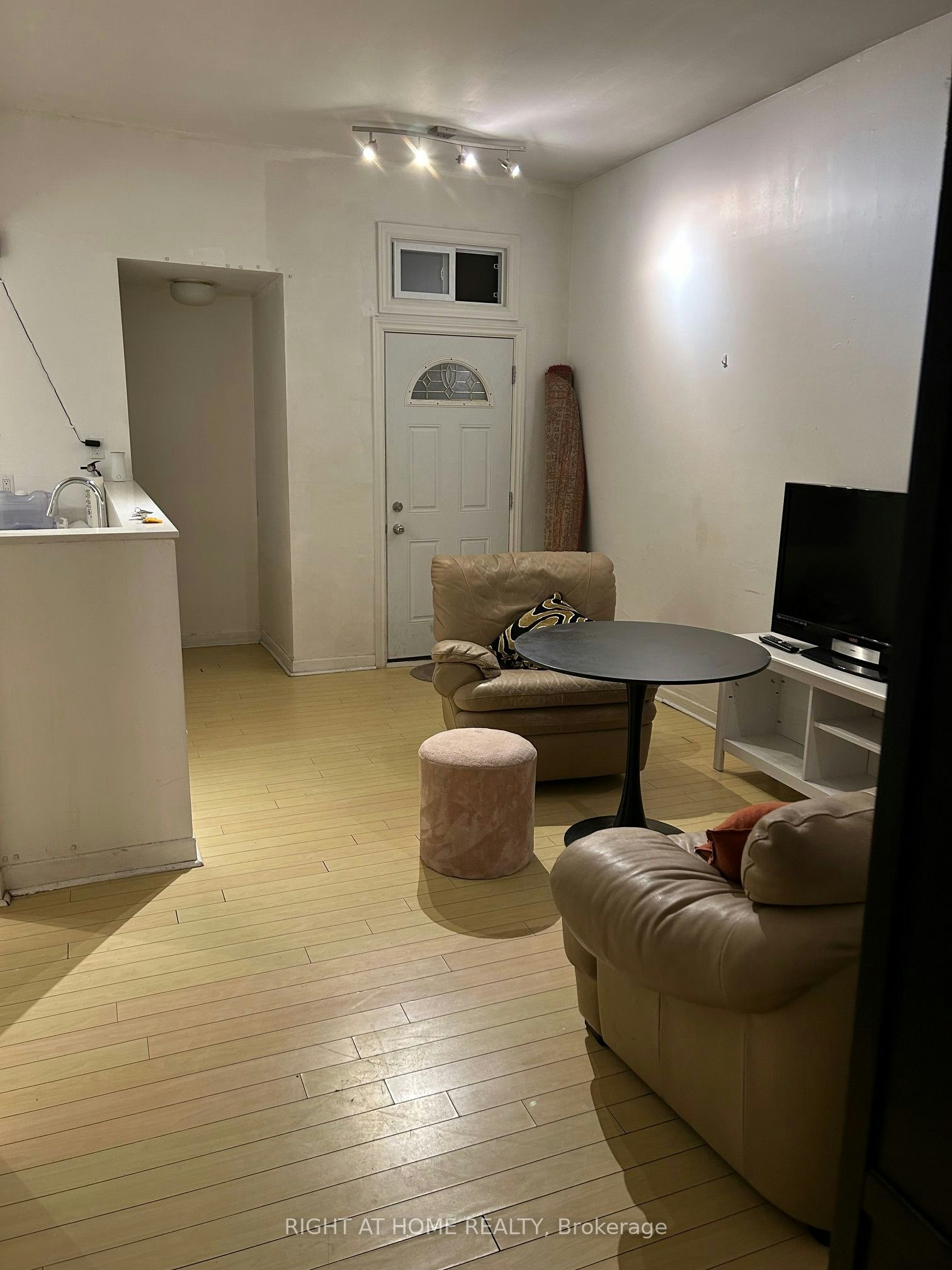 B-210 Mccaul Street, Toronto, ON, M5T 1W5 - 4