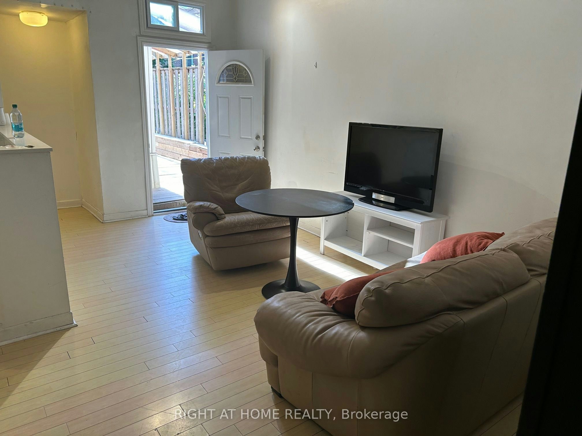 B-210 Mccaul Street, Toronto, ON, M5T 1W5 - 2