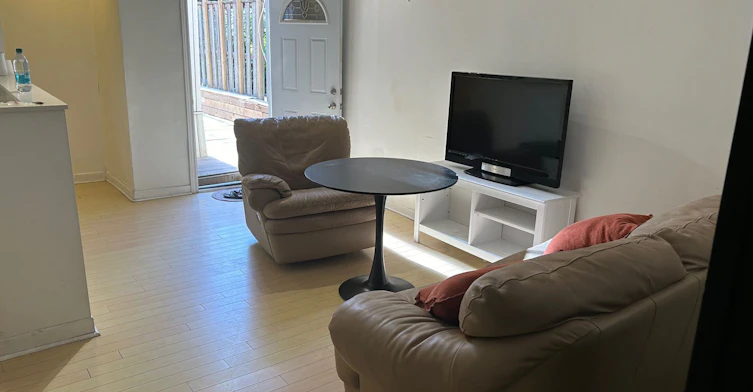 B-210 Mccaul Street, Toronto, ON, M5T 1W5 - 2