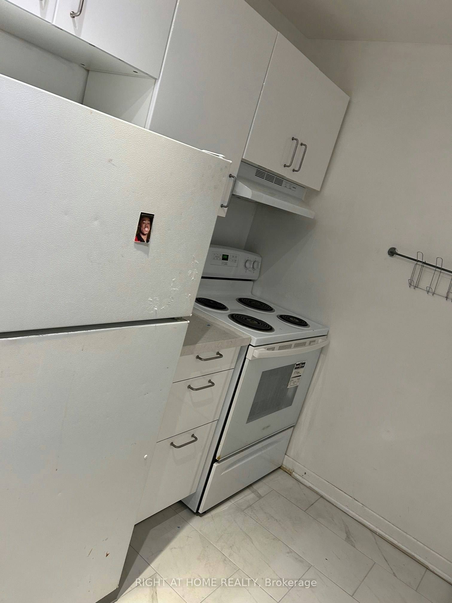 B-210 Mccaul Street, Toronto, ON, M5T 1W5 - 7