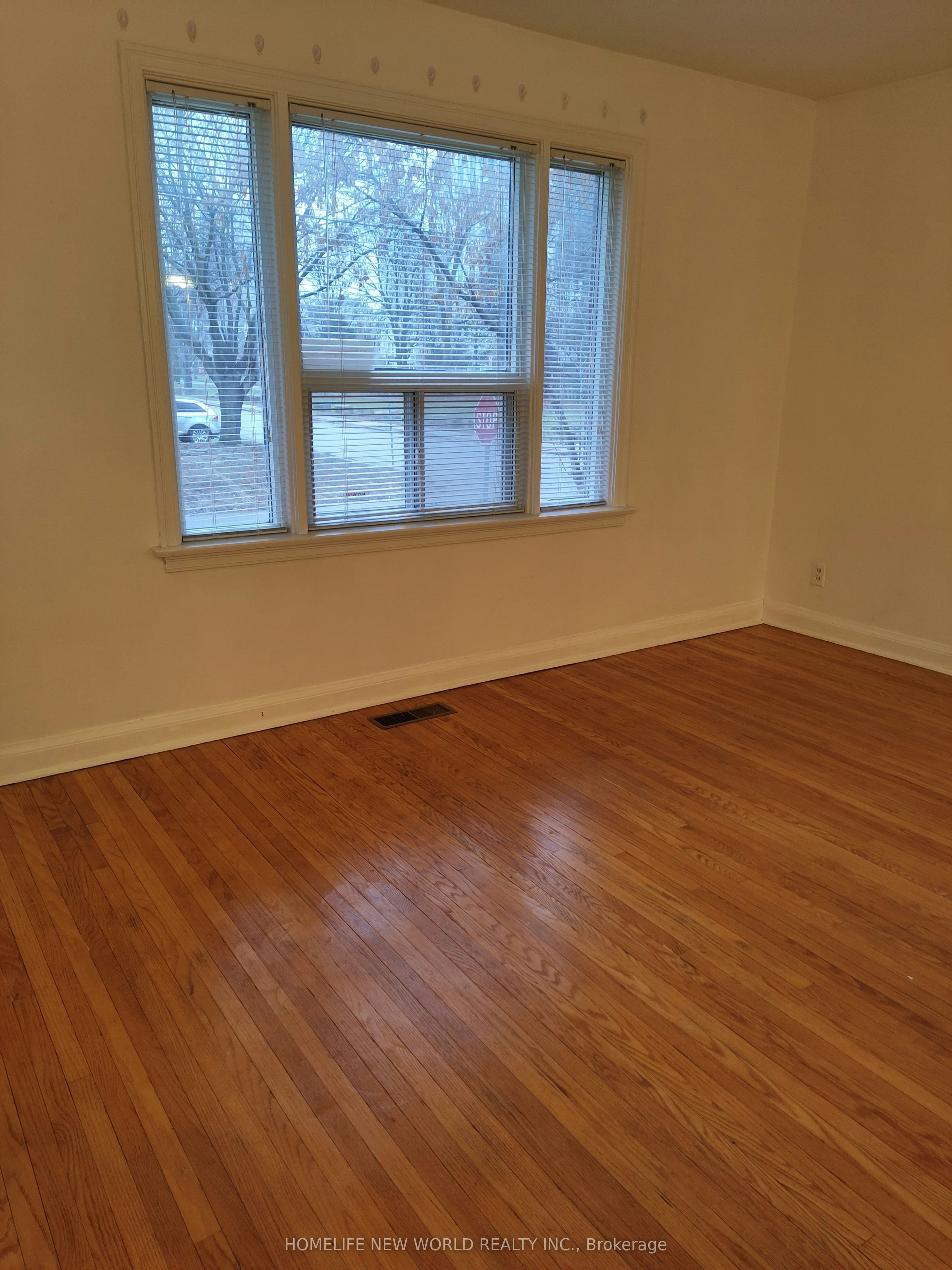 Gr, 2nd-17 Bonnington Place, Toronto, ON, M2N 4V2 - 2