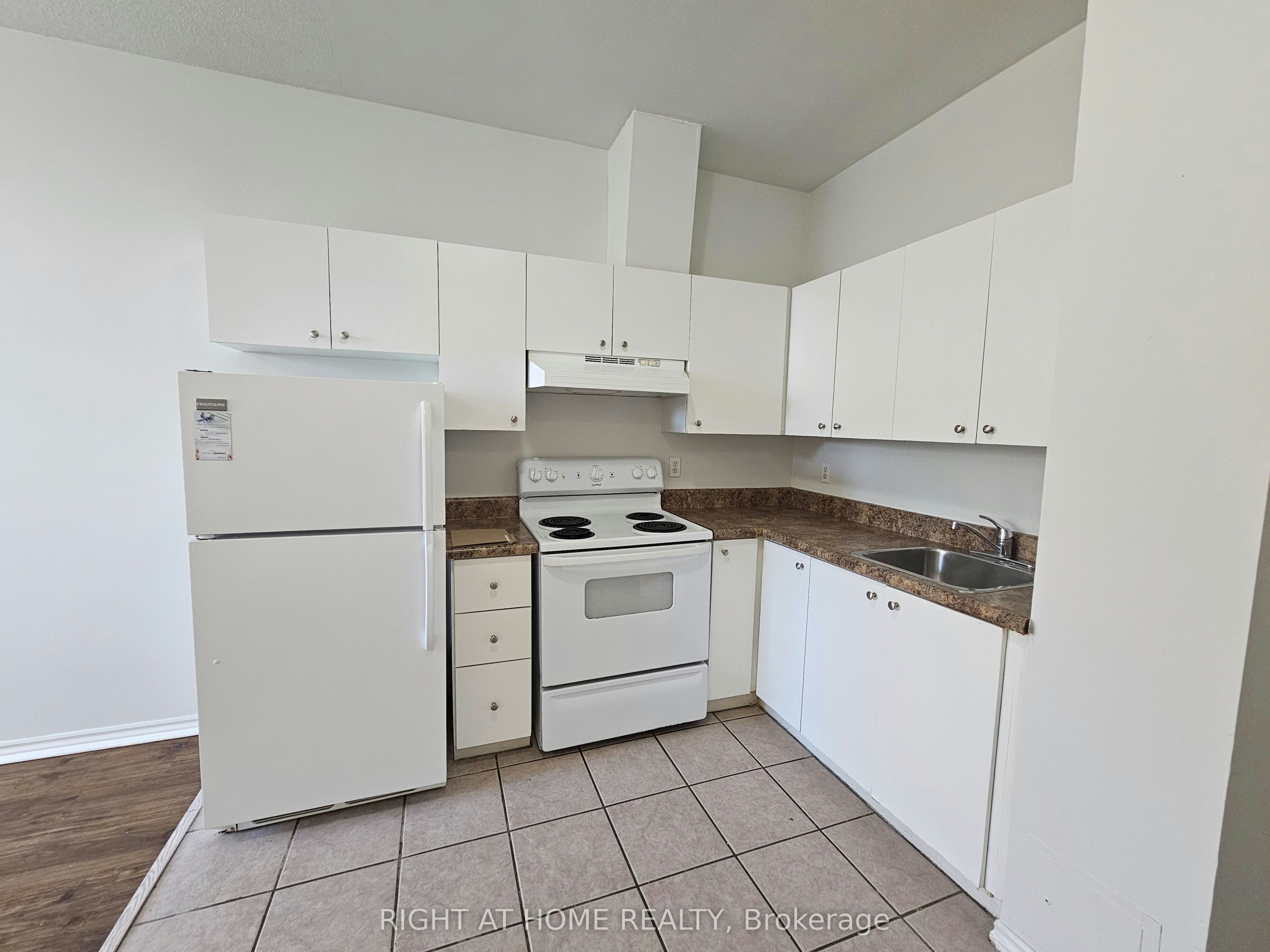309-1801 Eglinton Avenue W, Toronto, ON, M6E 2H7 - 2