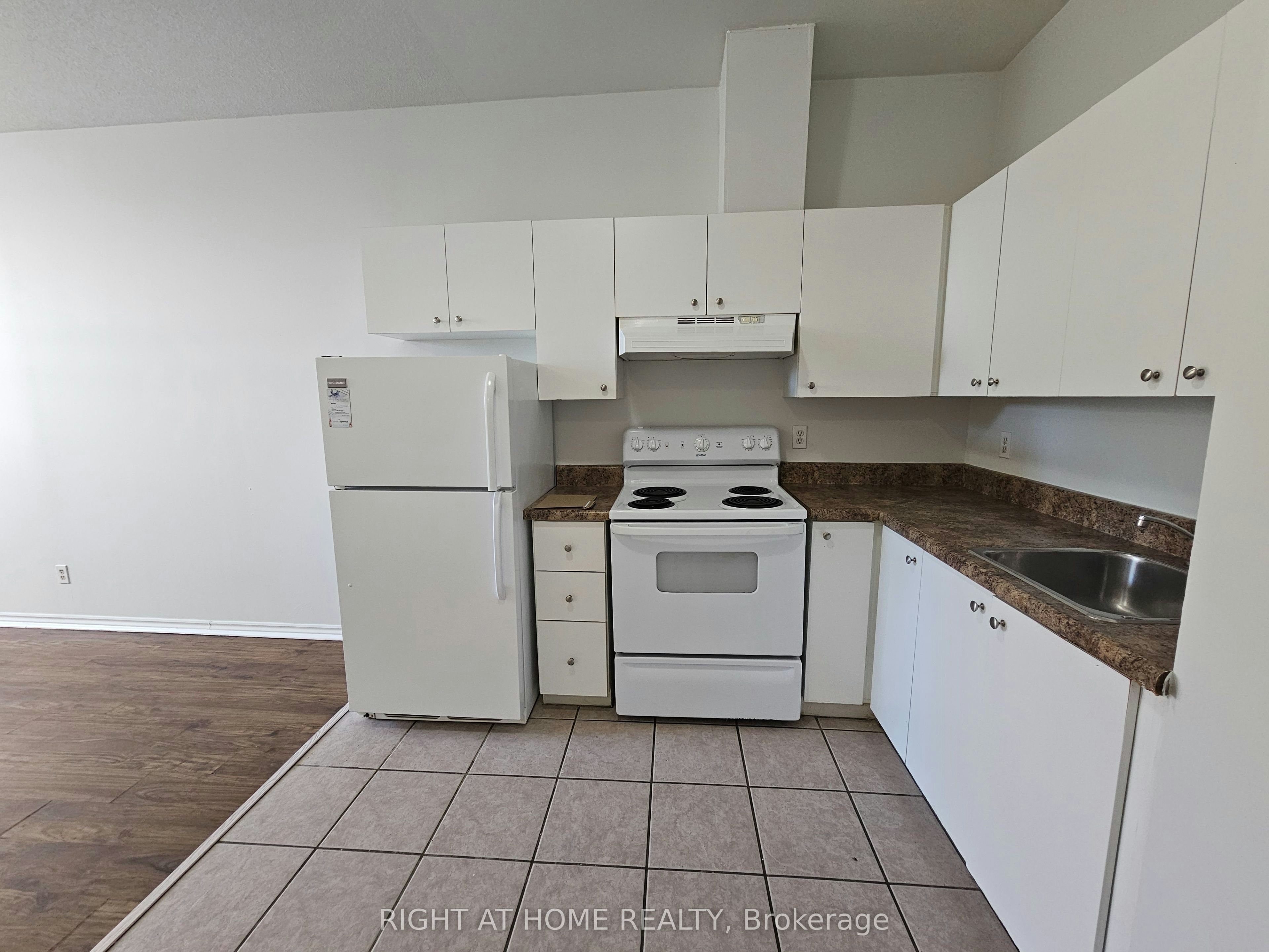 309-1801 Eglinton Avenue W, Toronto, ON, M6E 2H7 - 3