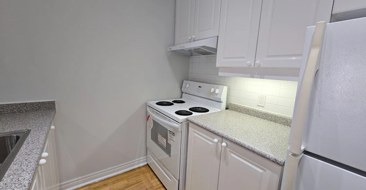207-524 Yonge Street, Toronto, ON, M4Y 1X9 - 2