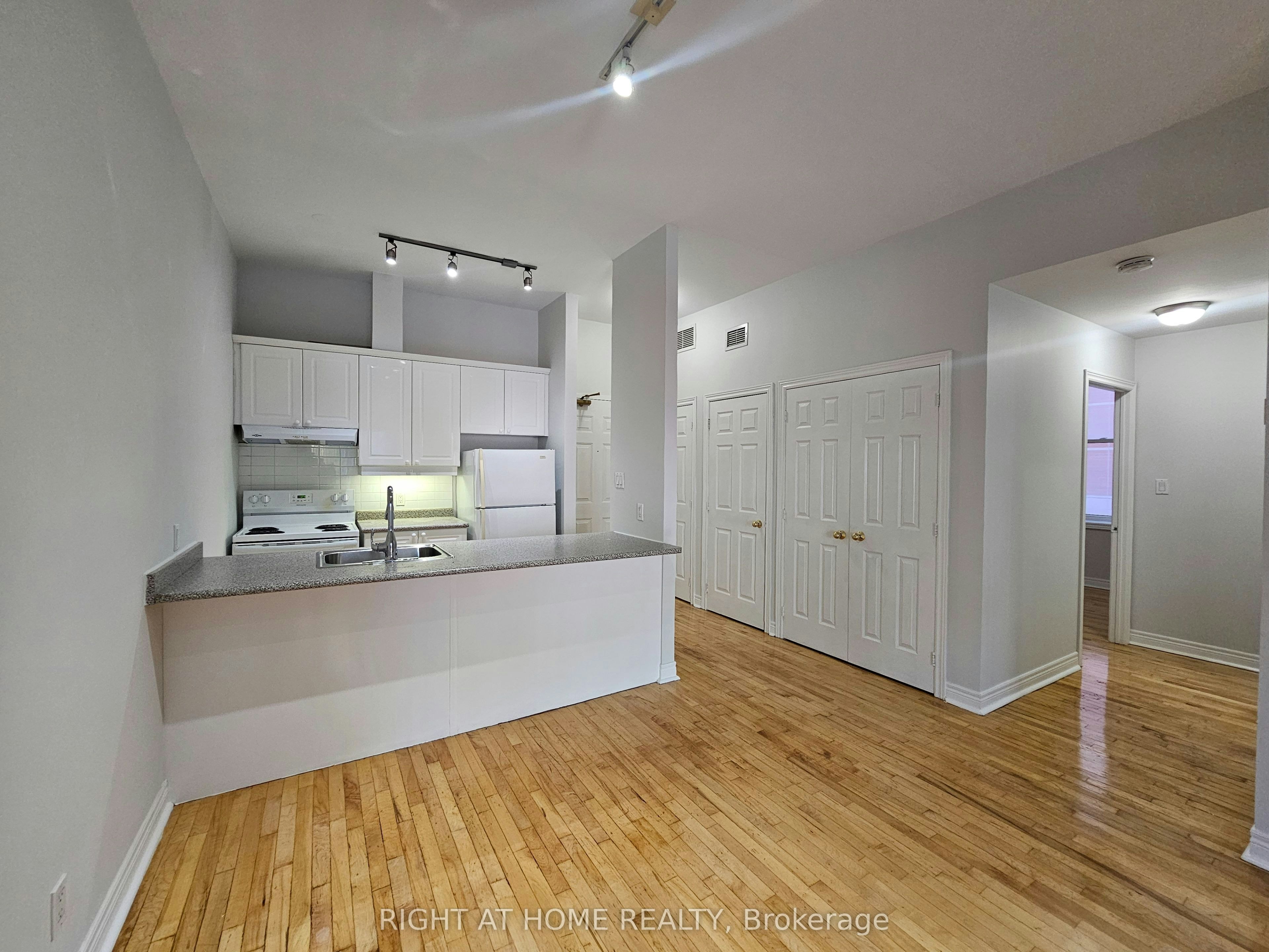 207-524 Yonge Street, Toronto, ON, M4Y 1X9 - 13