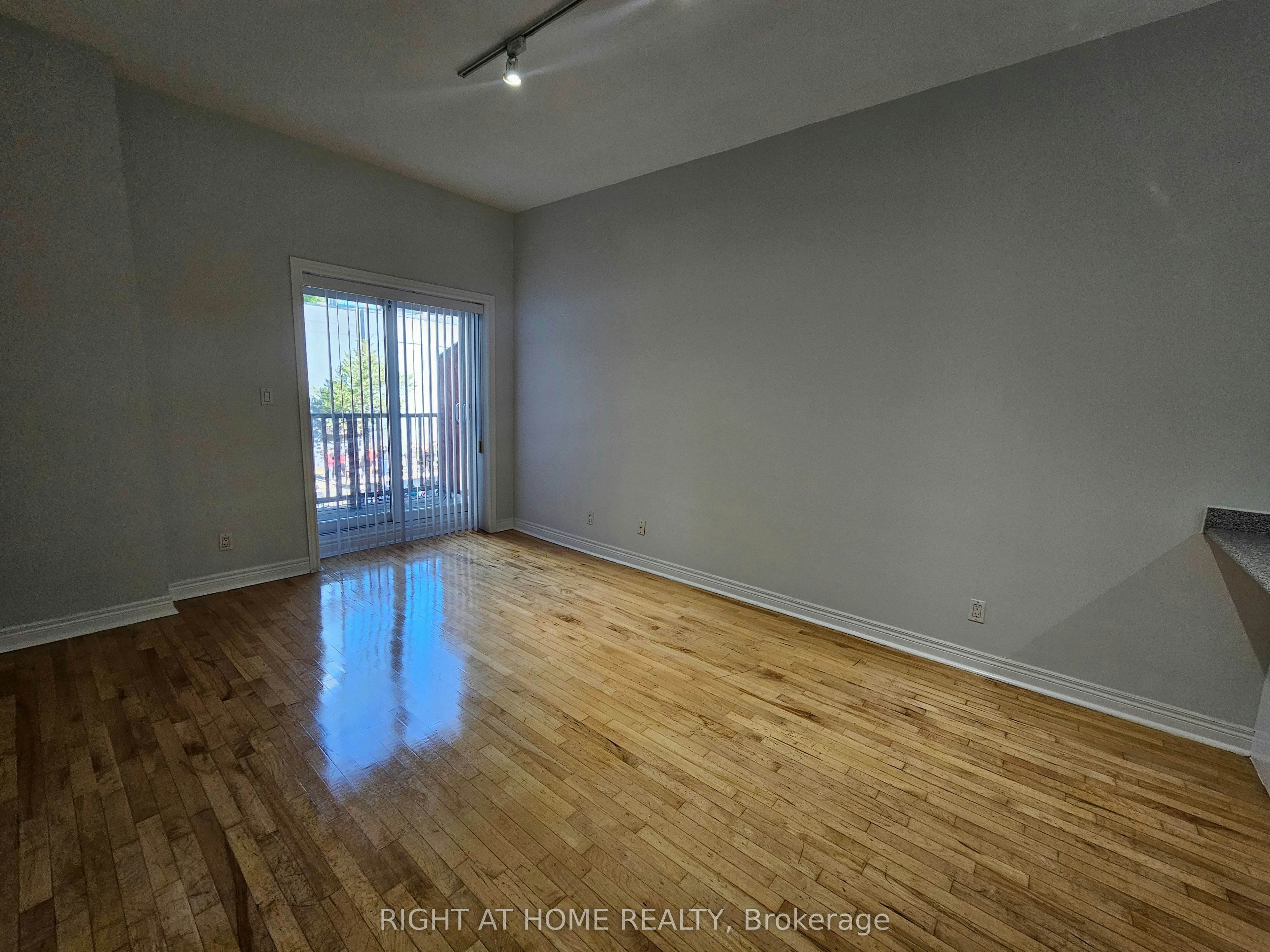 207-524 Yonge Street, Toronto, ON, M4Y 1X9 - 10