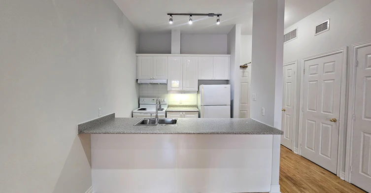 207-524 Yonge Street, Toronto, ON, M4Y 1X9 - 14