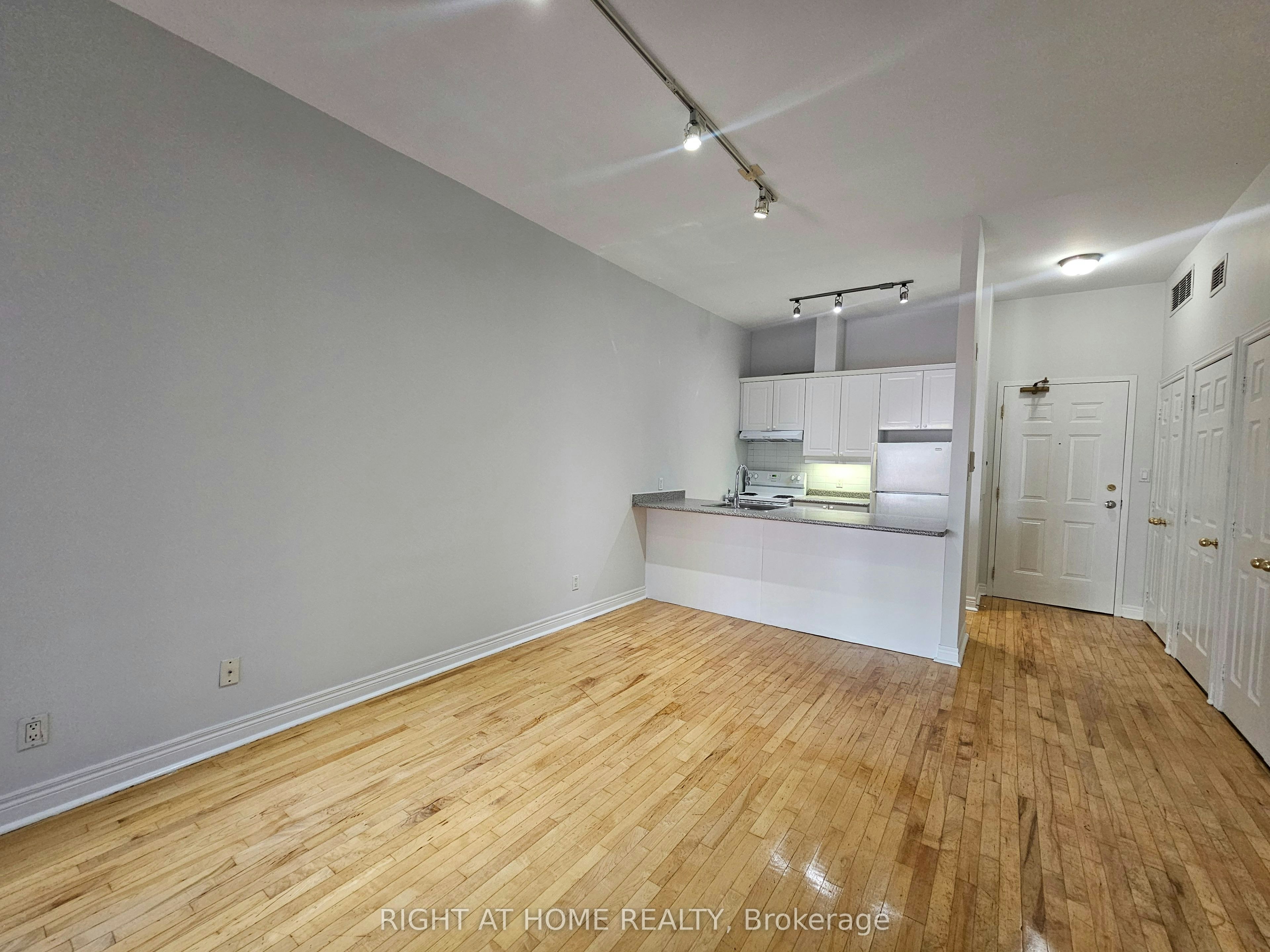 207-524 Yonge Street, Toronto, ON, M4Y 1X9 - 11