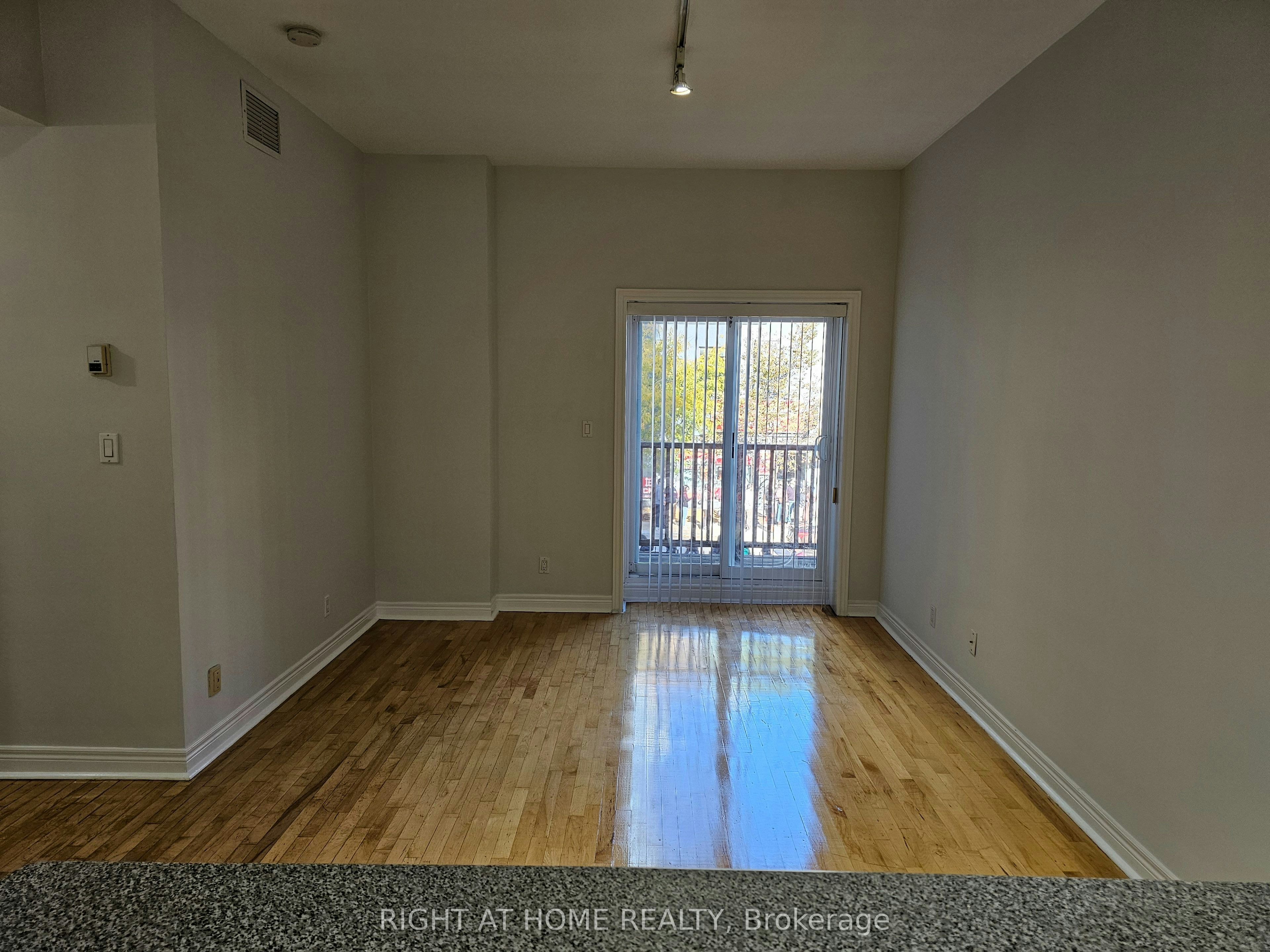207-524 Yonge Street, Toronto, ON, M4Y 1X9 - 9