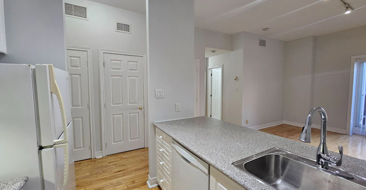 207-524 Yonge Street, Toronto, ON, M4Y 1X9 - 5
