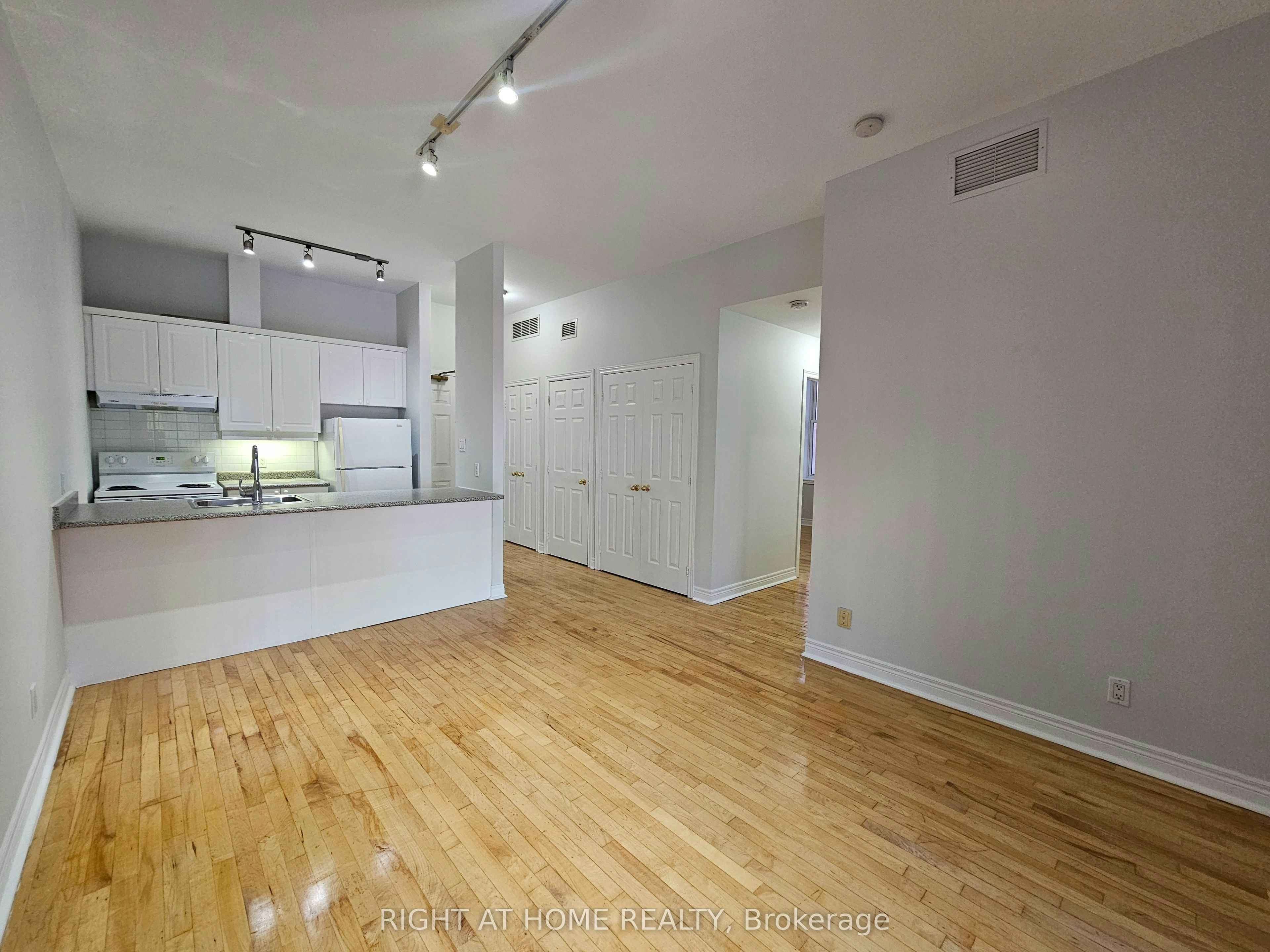 207-524 Yonge Street, Toronto, ON, M4Y 1X9 - 12