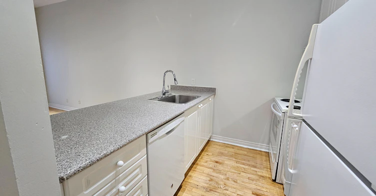 207-524 Yonge Street, Toronto, ON, M4Y 1X9