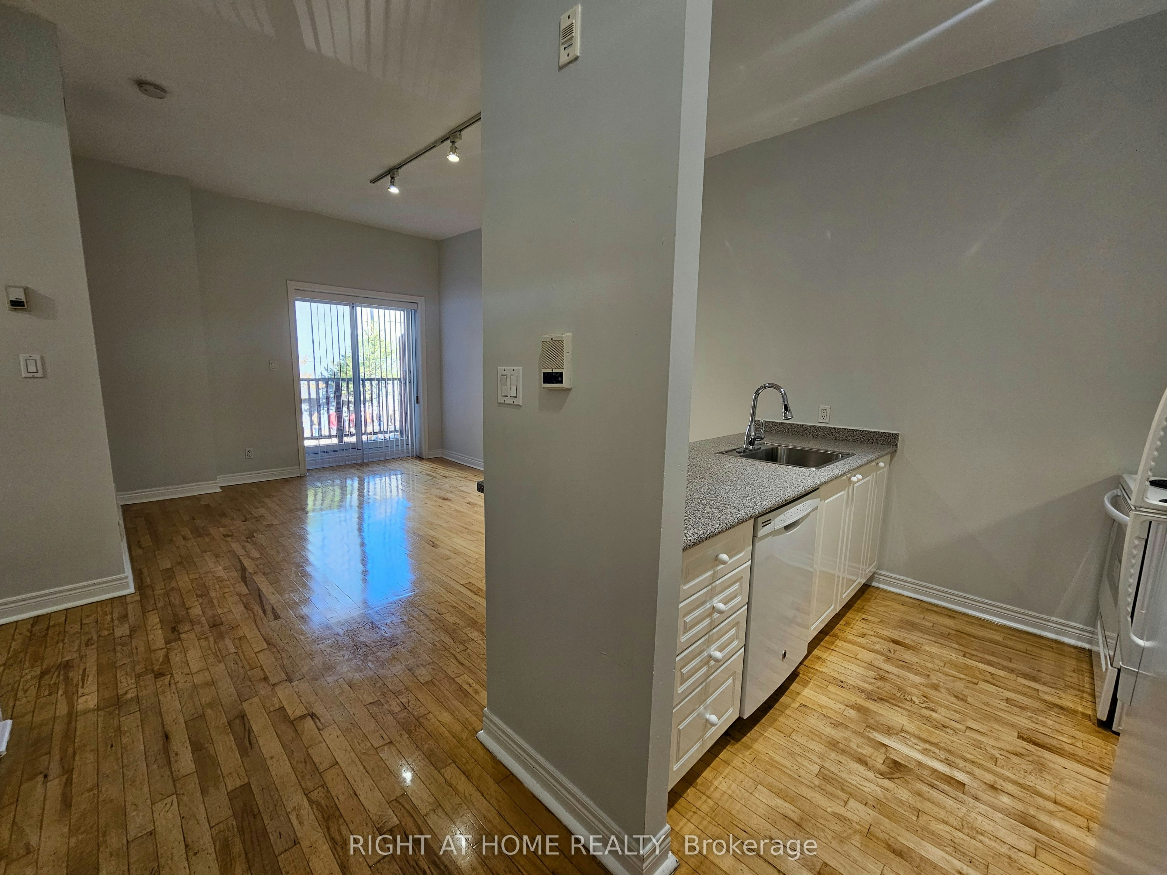 207-524 Yonge Street, Toronto, ON, M4Y 1X9 - 8
