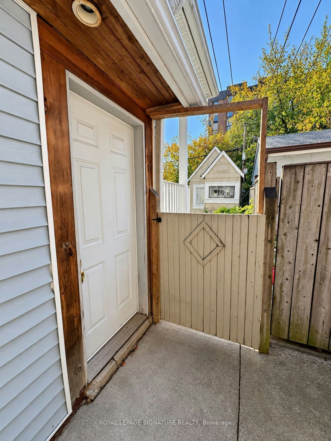 Lower-211 Melita Avenue, Toronto, ON, M6G 2A1 - 2