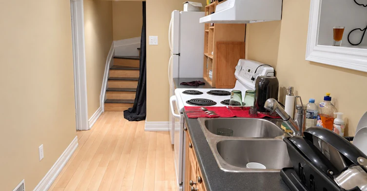 Lower-211 Melita Avenue, Toronto, ON, M6G 2A1 - 3