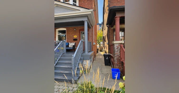 Lower-211 Melita Avenue, Toronto, ON, M6G 2A1