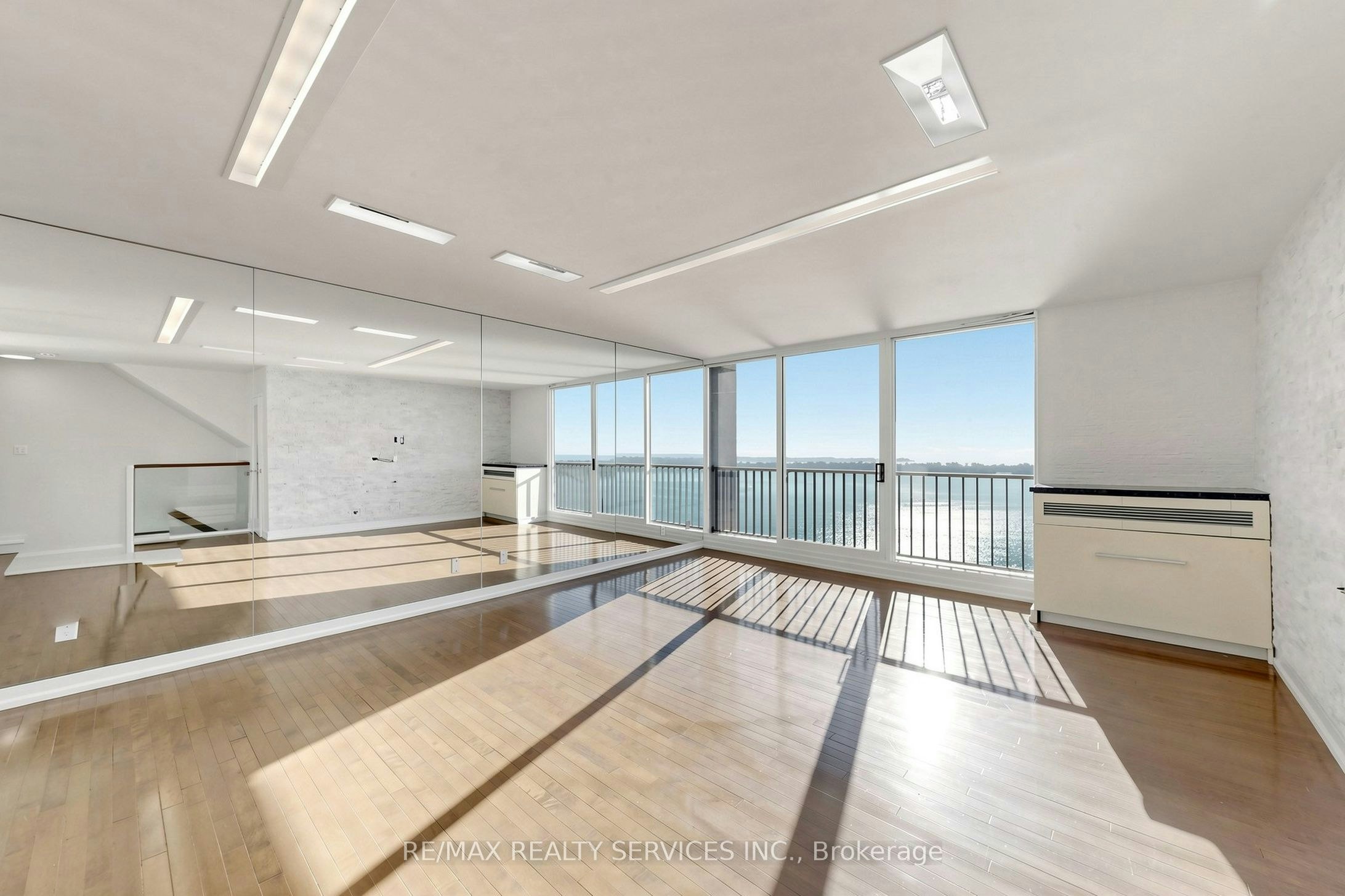 2803-33 Harbour Square - 5