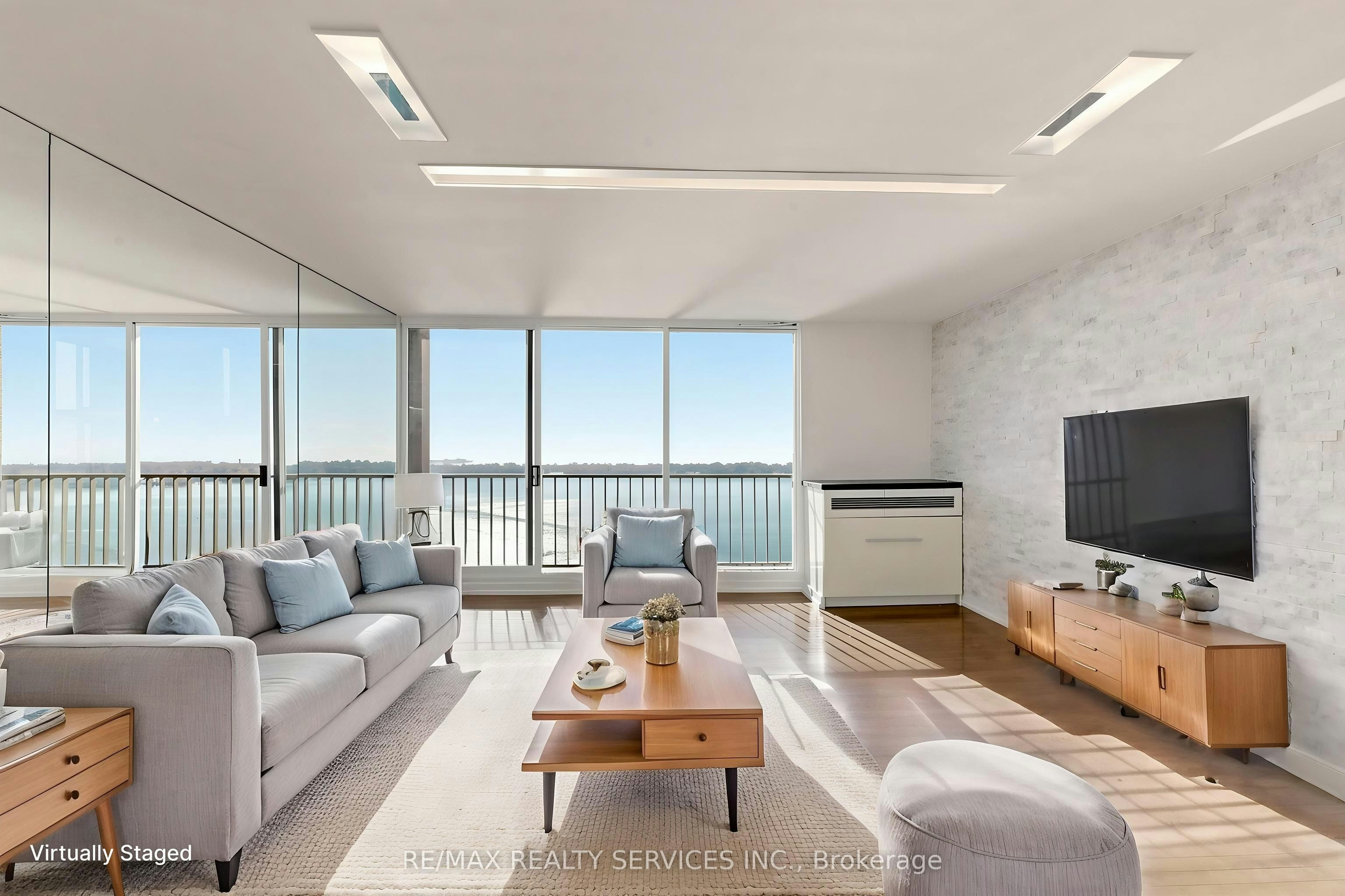 2803-33 Harbour Square - 3